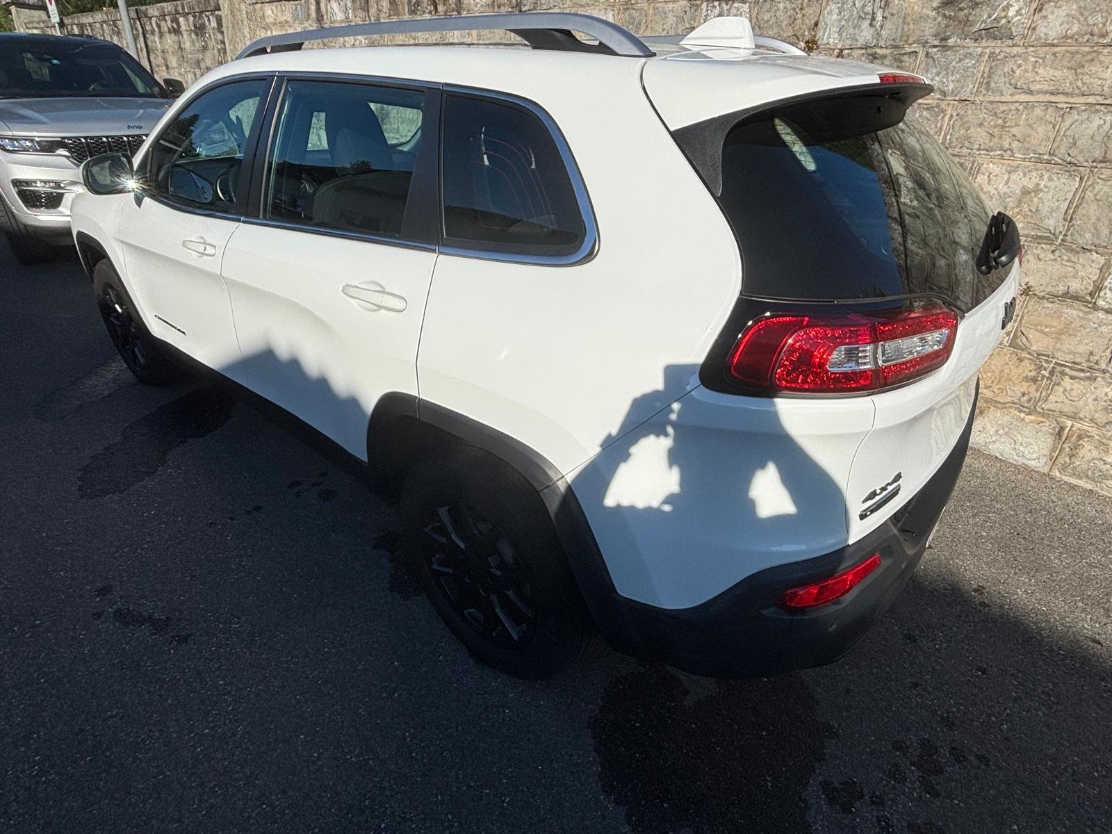 JEEP Cherokee 2.2TD Longitude Sw- Black Ed. AWD 9ATX, Diesel, Occasion / Utilisé, Automatique - 4