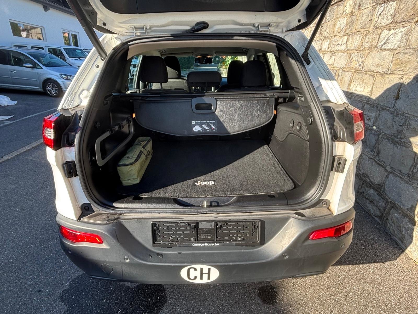 JEEP Cherokee 2.2TD Longitude Sw- Black Ed. AWD 9ATX, Diesel, Occasion / Utilisé, Automatique - 5
