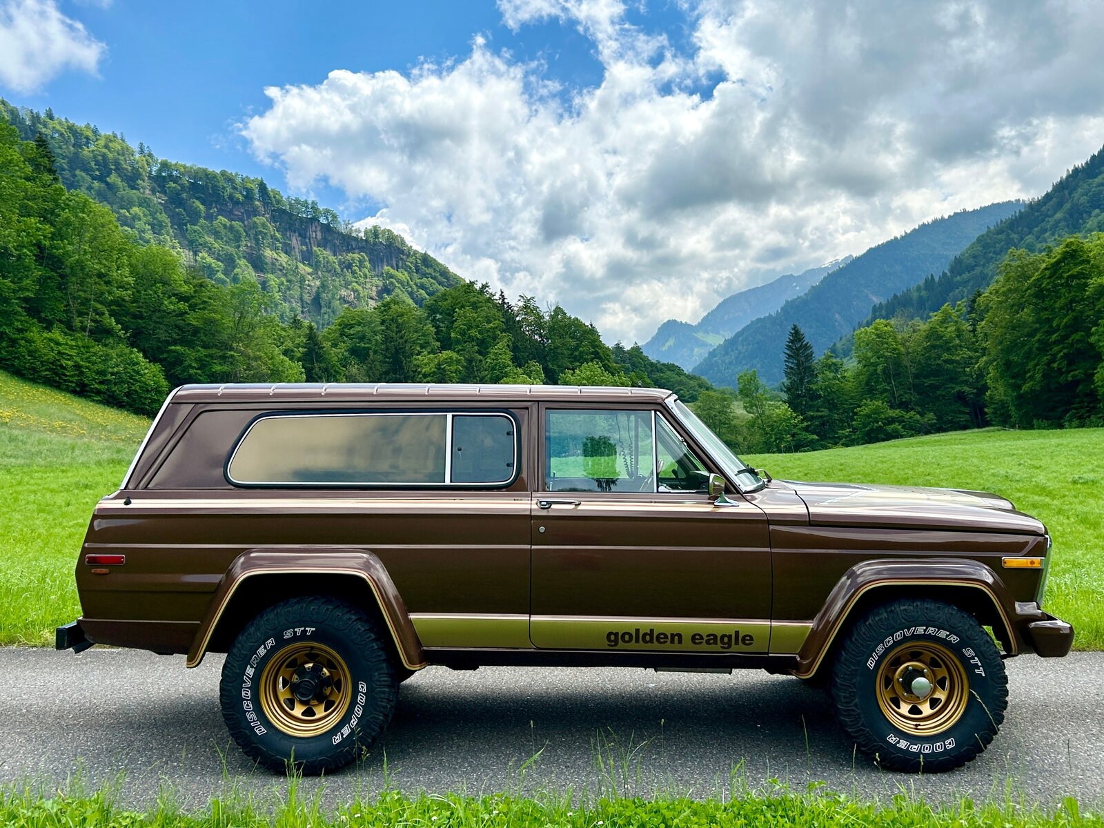 JEEP Cherokee Chief 5.9 V8 Golden Eagle, Petrol, Second hand / Used, Automatic - 5