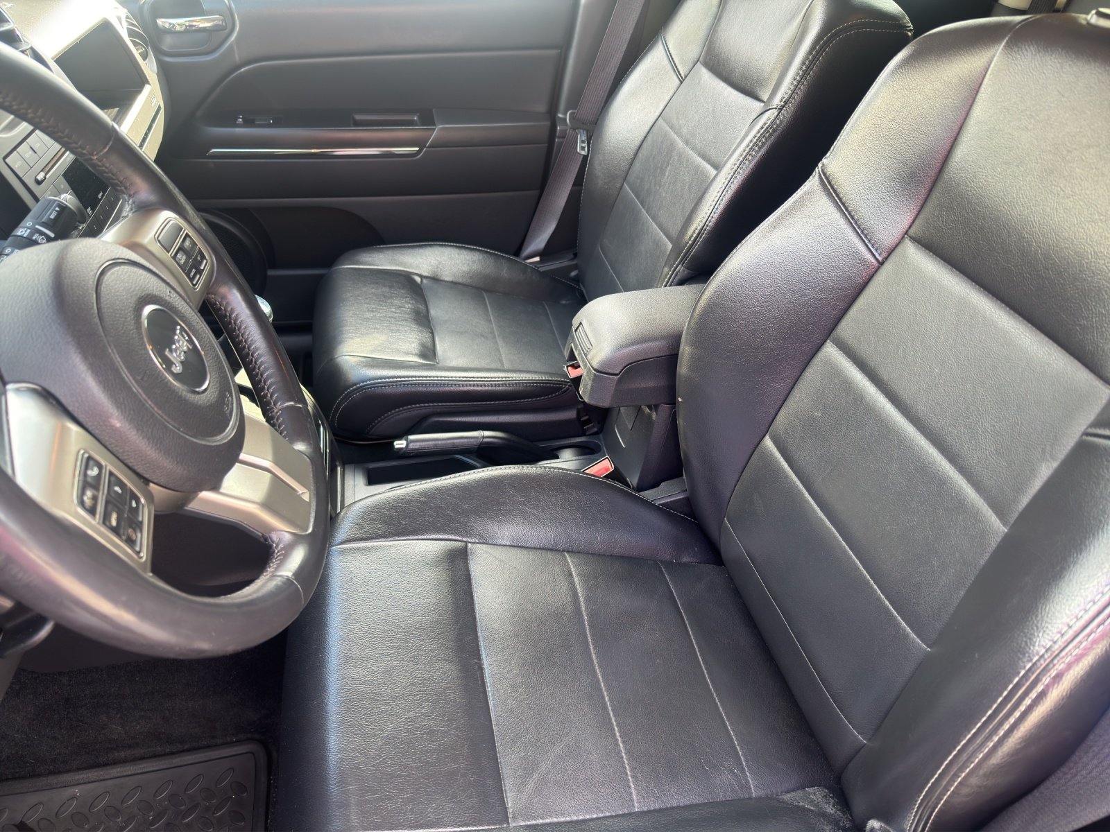 JEEP Compass 2.4 Limited CVT, Benzin, Occasion / Gebraucht, Automatik - 7