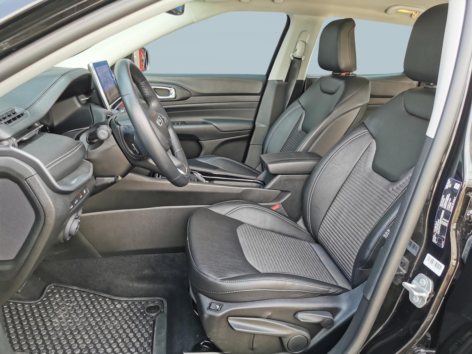 JEEP Compass 1.3 Swiss Altitude 4xe, Plug-in-Hybrid Petrol/Electric, Second hand / Used, Automatic - 2