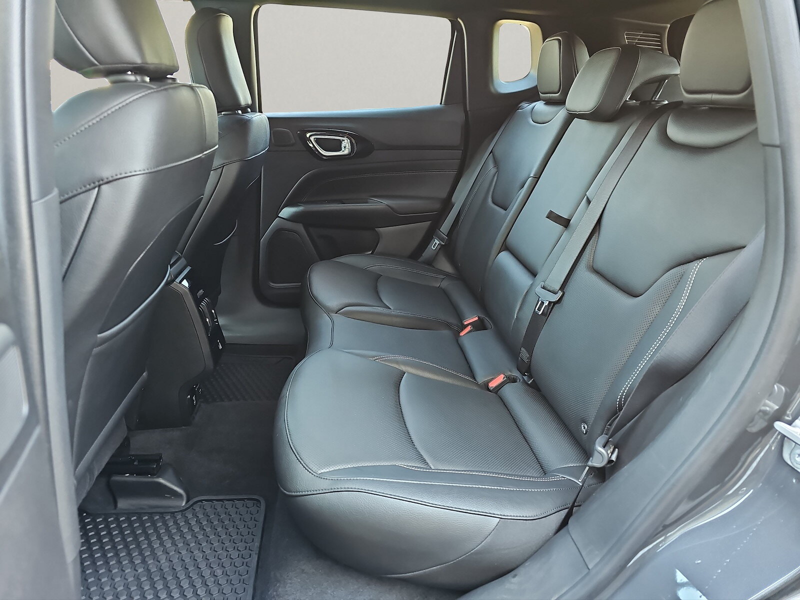 JEEP Compass 1.3 S 4xe, Plug-in-Hybrid Benzin/Elektro, Occasion / Gebraucht, Automatik - 7