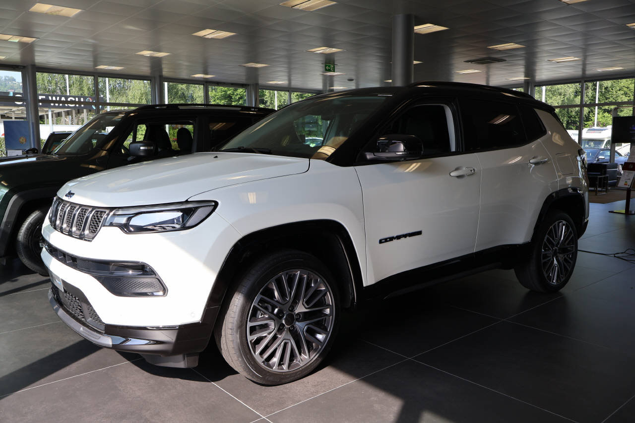 JEEP Compass 1.3 Summit 4xe, Hybride Rechargeable Essence/Électricité, Voiture de démonstration, Automatique - 6