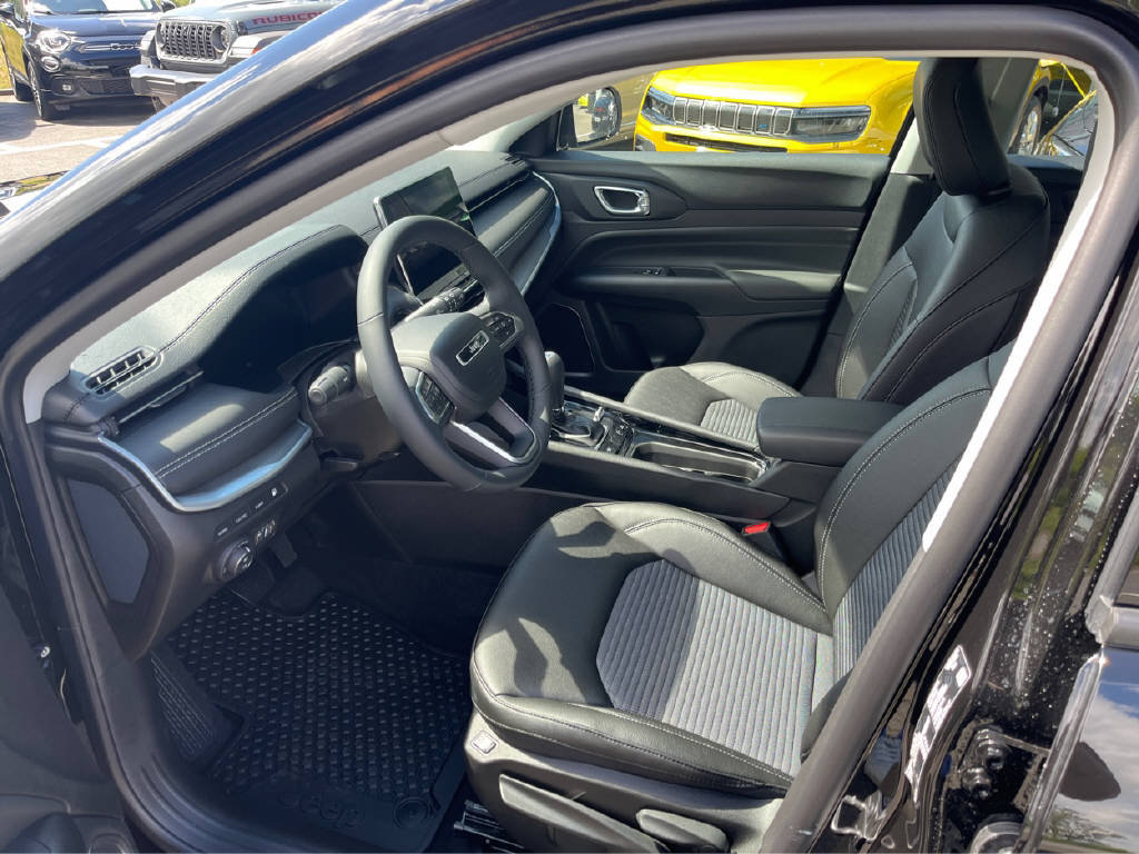 JEEP Compass 1.3 Swiss Altitude 4xe, Hybride Rechargeable Essence/Électricité, Voiture de démonstration, Automatique - 5