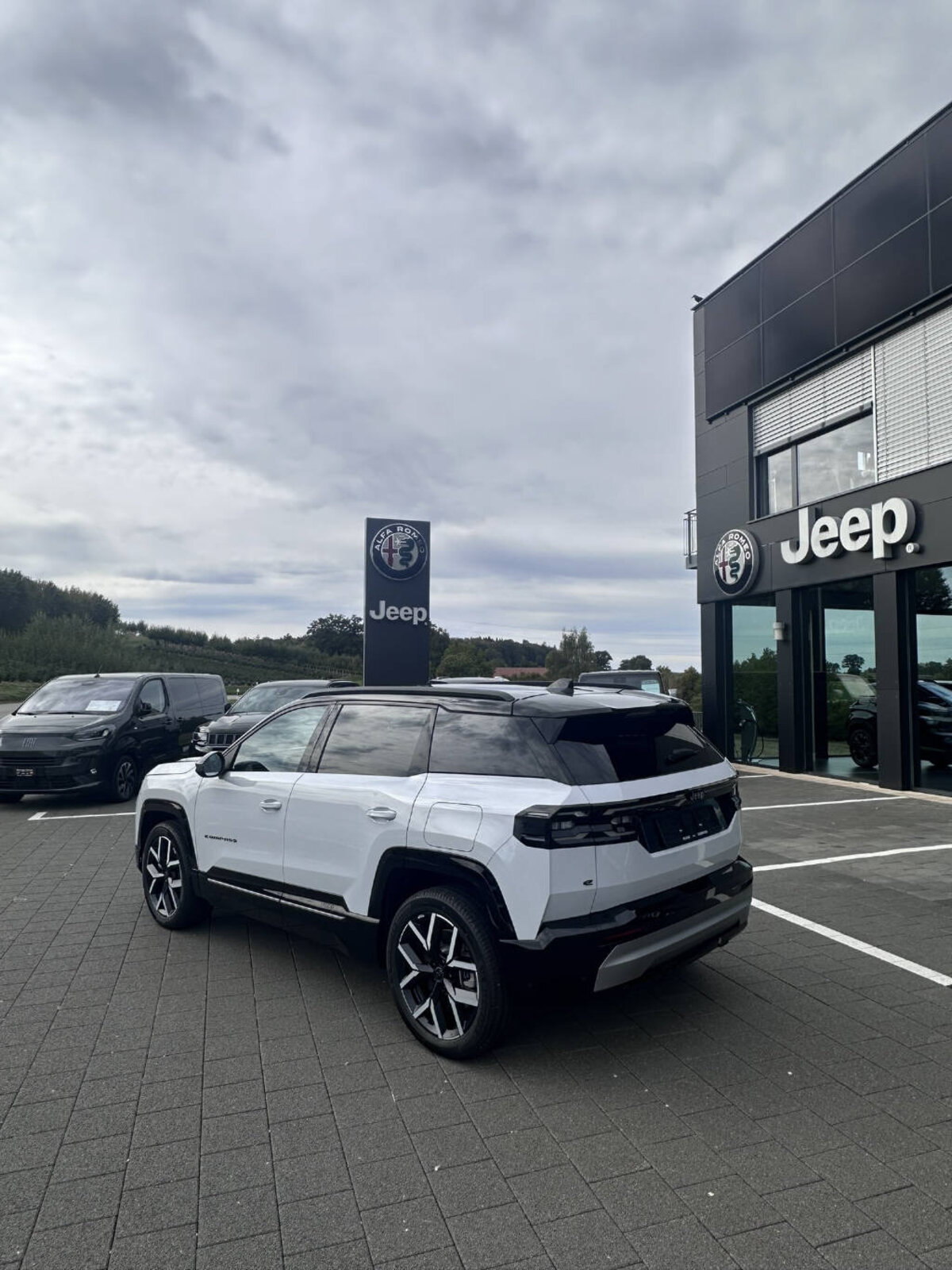 JEEP Compass First Edition, Electric, Ex-demonstrator, Automatic - 2