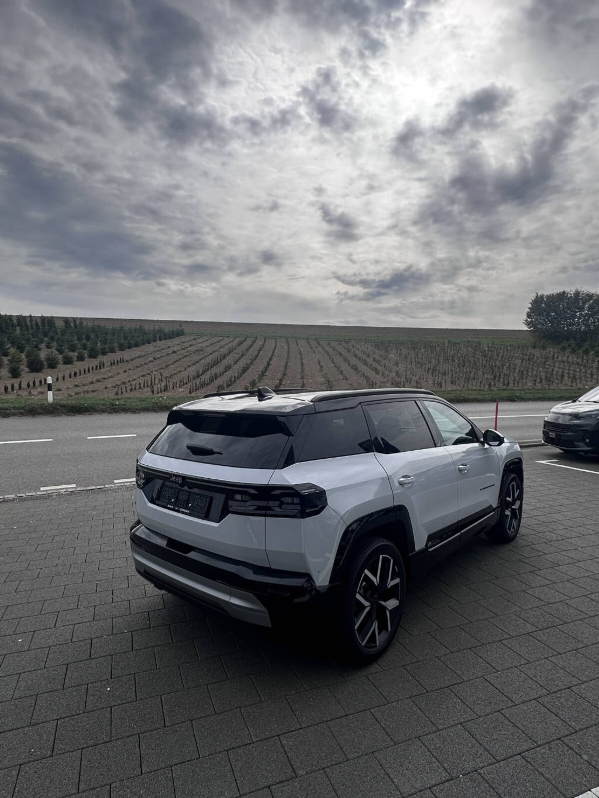 JEEP Compass First Edition, Electric, Ex-demonstrator, Automatic - 3