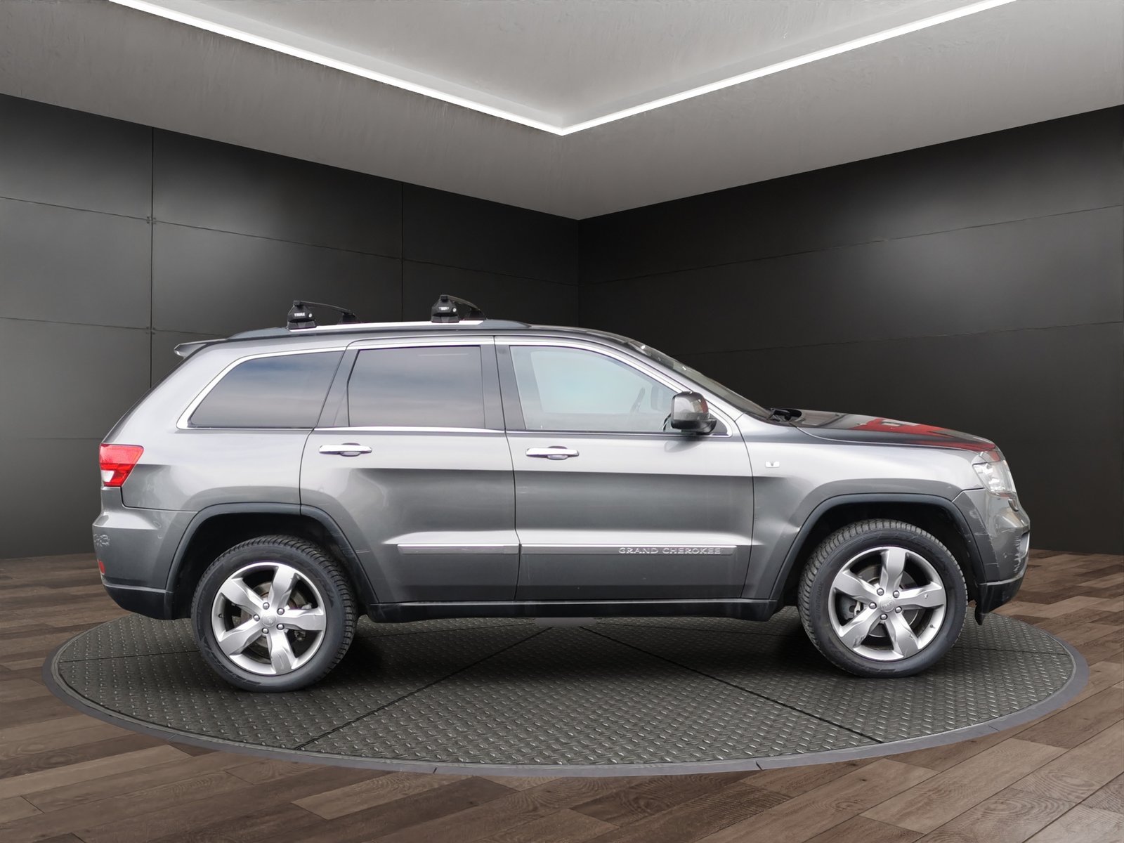 JEEP Grand Cherokee 3.0 CRD Overland Automatic, Diesel, Second hand / Used, Automatic - 4