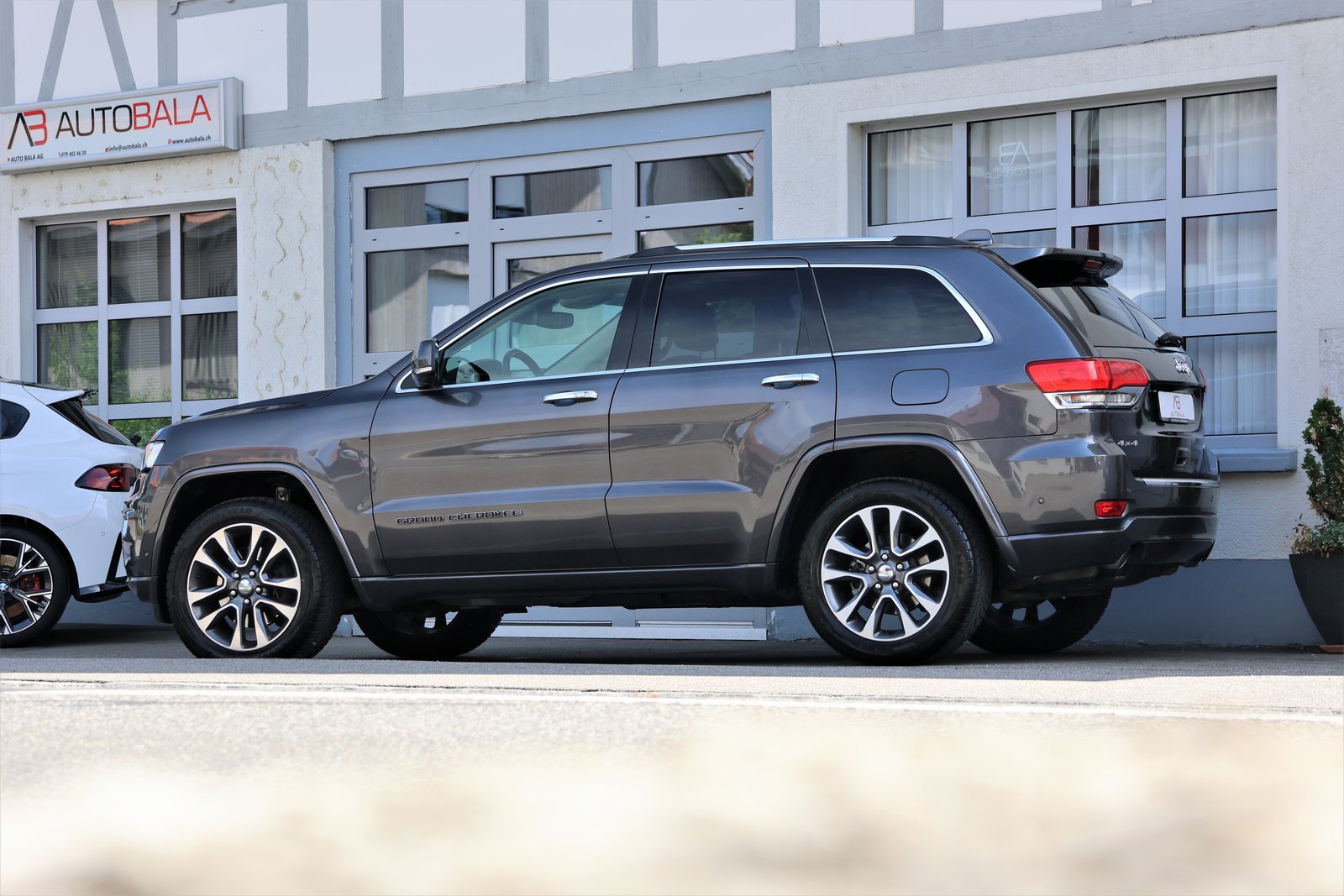 JEEP Grand Cherokee 3.0 CRD Overland Automatic, Diesel, Second hand / Used, Automatic - 4