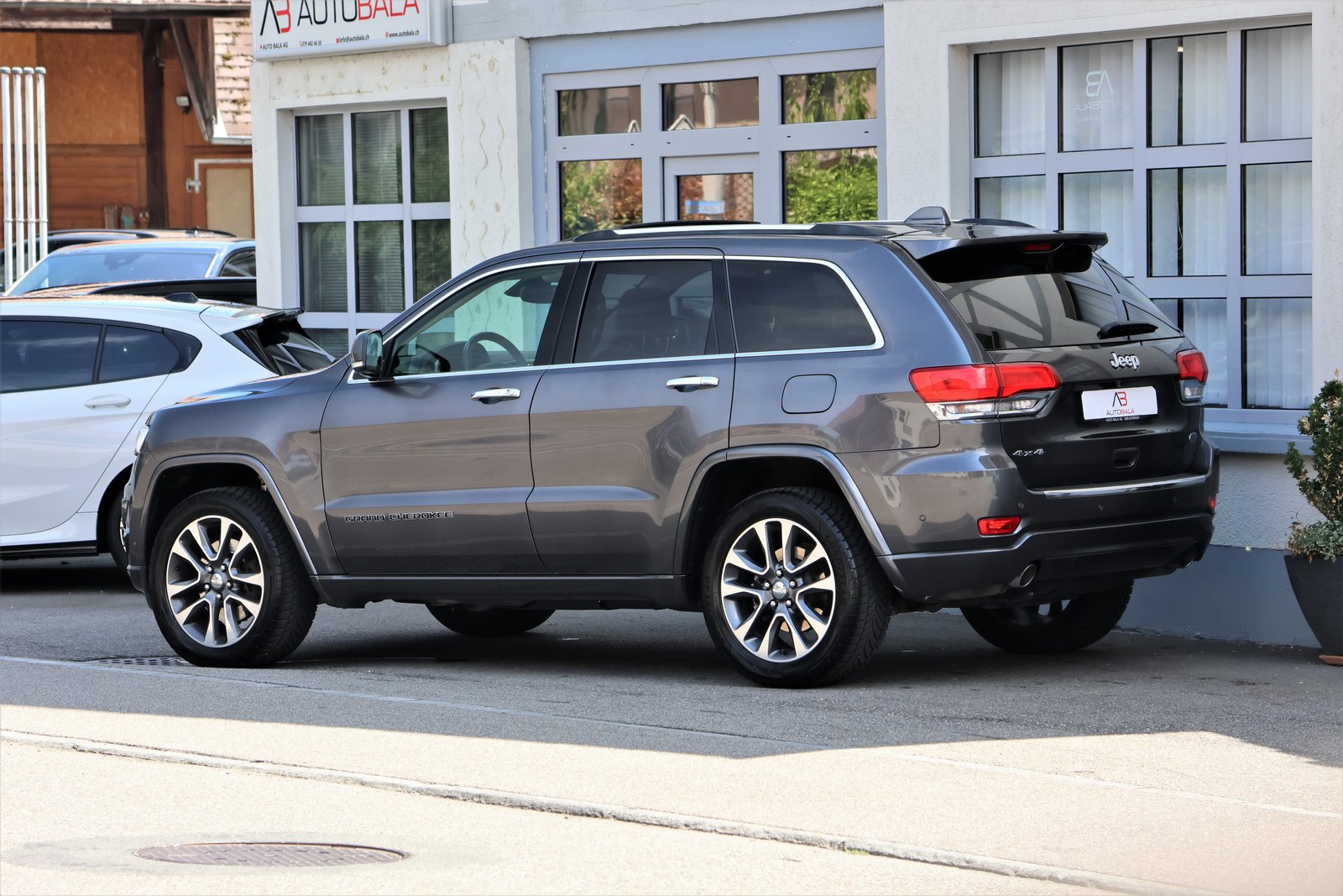 JEEP Grand Cherokee 3.0 CRD Overland Automatic, Diesel, Second hand / Used, Automatic - 5