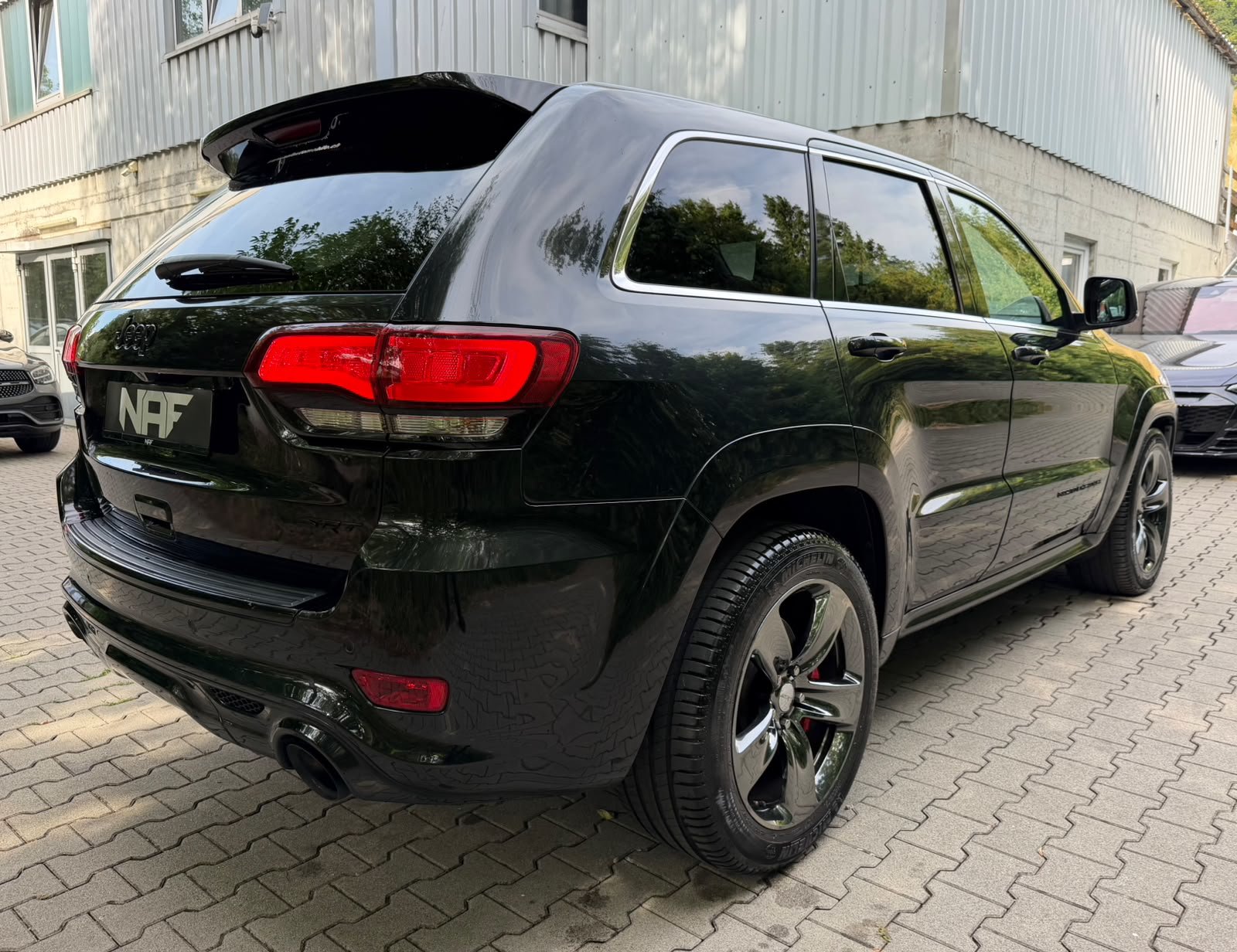 JEEP Grand Cherokee 6.4 V8 HEMI SRT8 Red Vapor Aut., Petrol, Second hand / Used, Automatic - 5