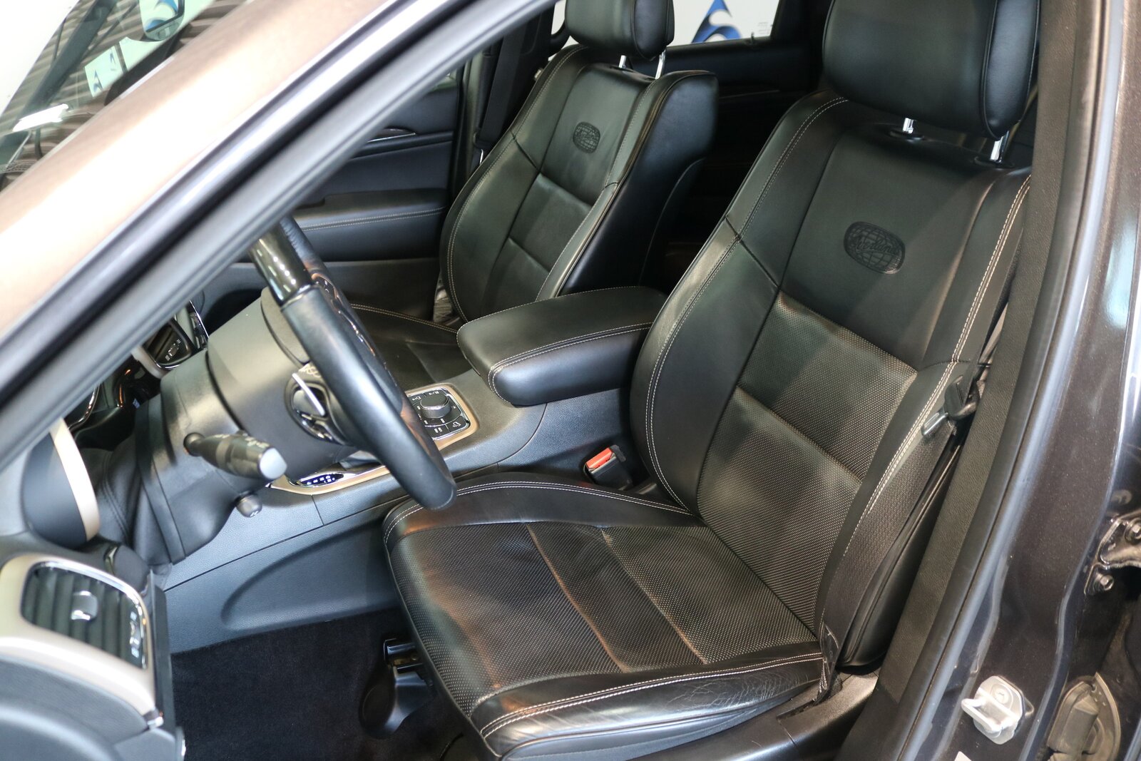 JEEP Grand Cherokee 3.0 CRD Overland Automatic, Diesel, Second hand / Used, Automatic - 4