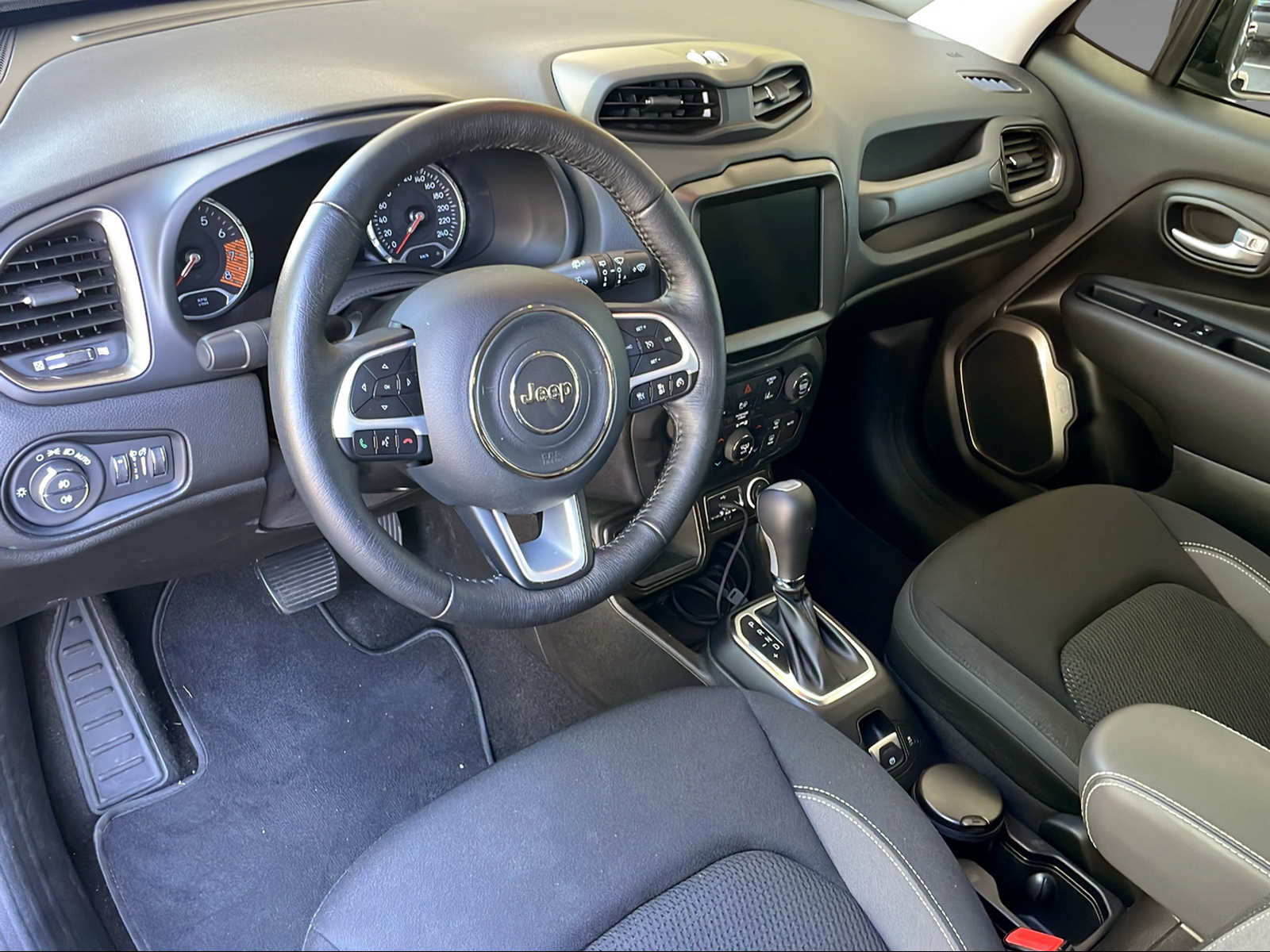 JEEP Renegade 1.5 Turbo Limited, Mild-Hybrid Petrol/Electric, New car, Automatic - 5