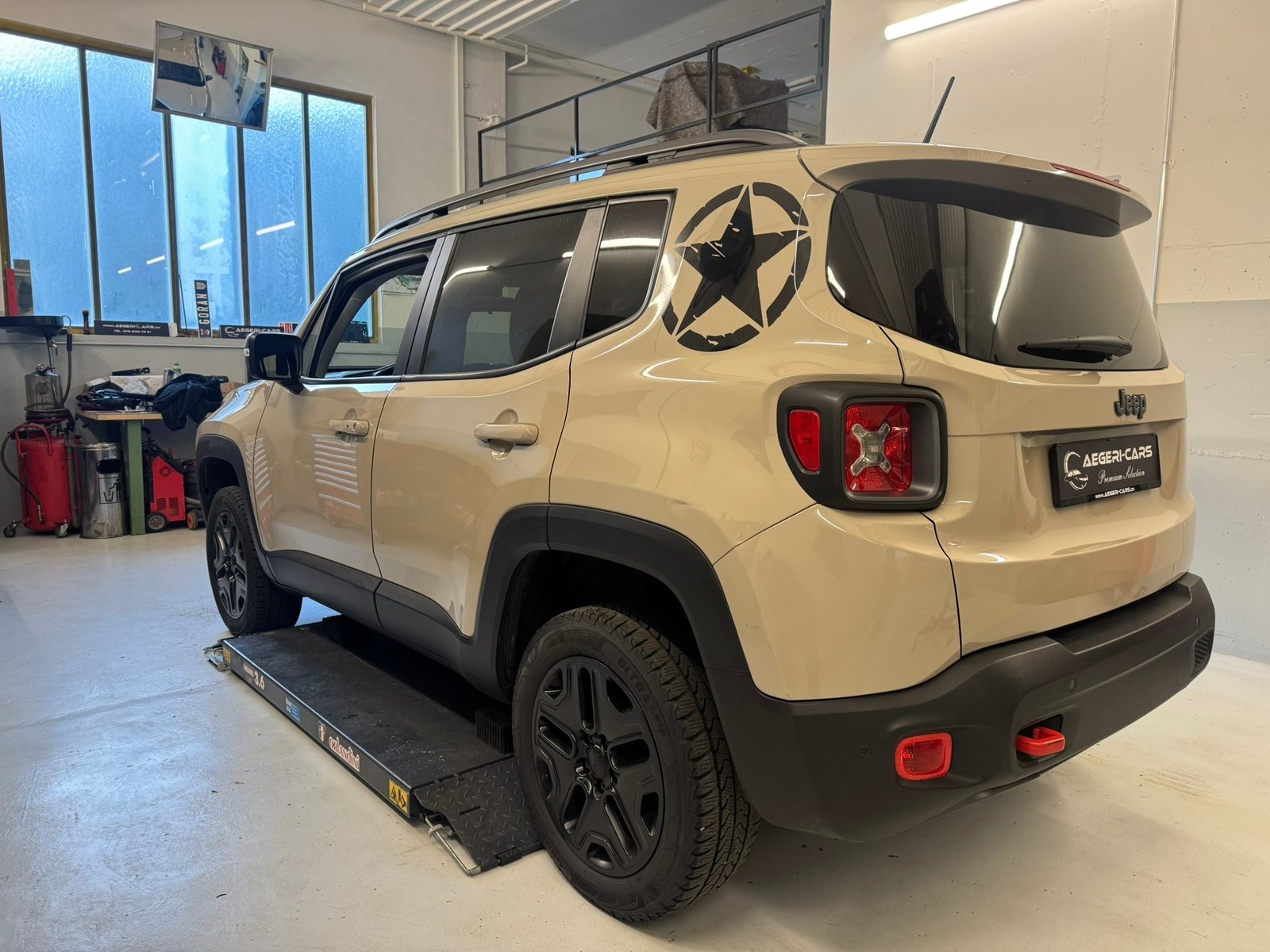 JEEP Renegade 2.0 CRD Trailhawk AWD + Low Range 9ATX, Diesel, Occasion / Utilisé, Automatique - 6