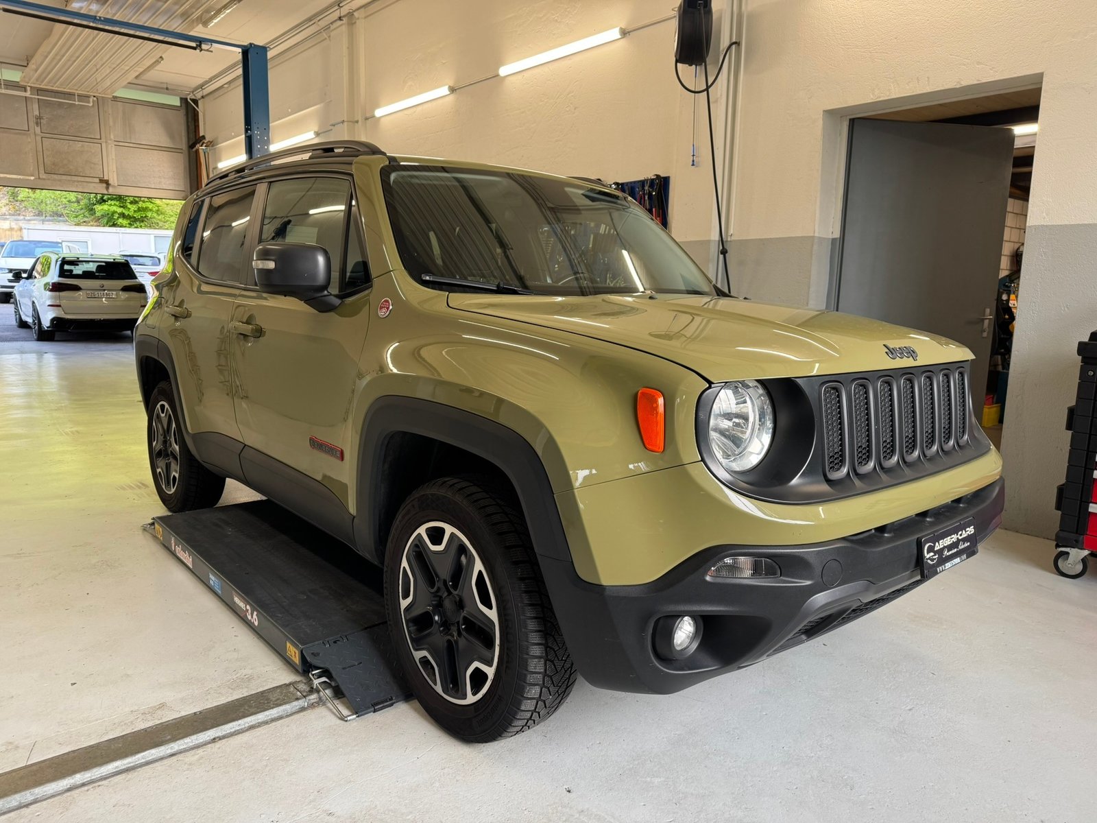 JEEP Renegade 2.0 CRD Trailhawk AWD + Low Range 9ATX, Diesel, Occasion / Gebraucht, Automatik - 3