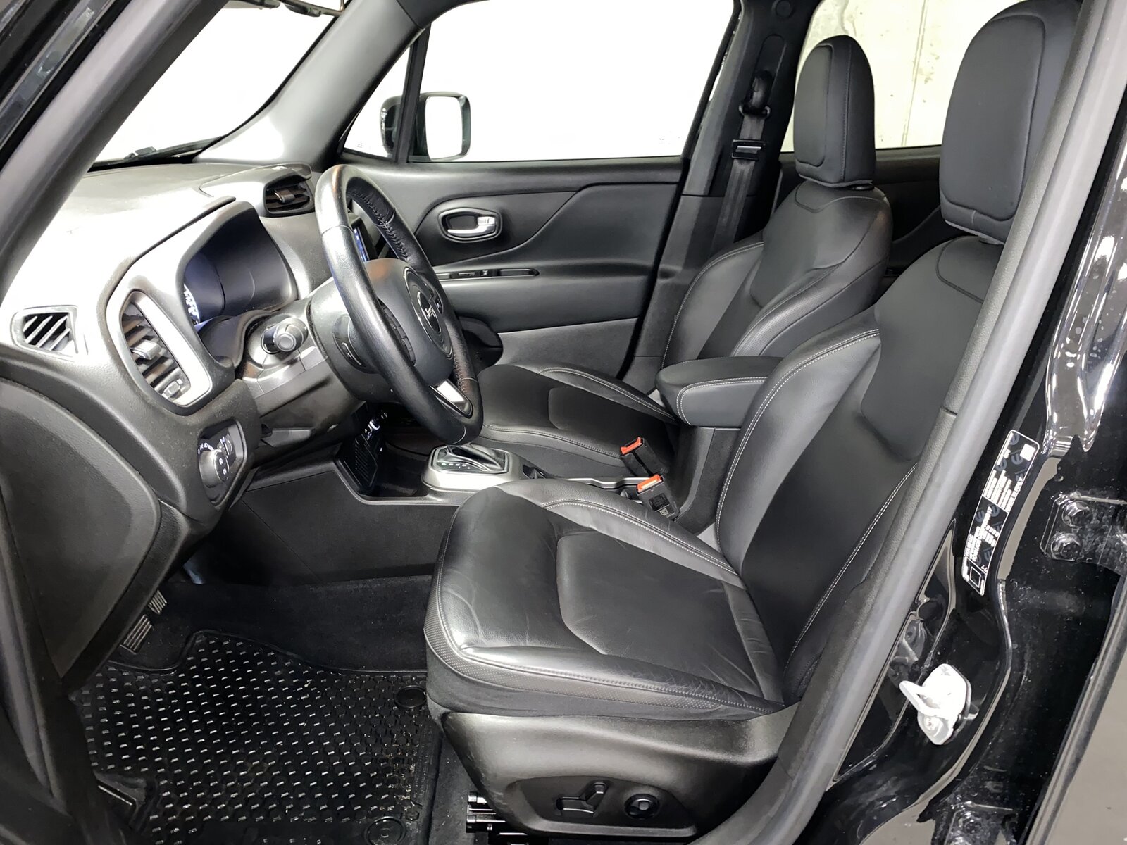 JEEP RENEGADE 1.3 Turbo S, Petrol, Second hand / Used, Automatic - 2
