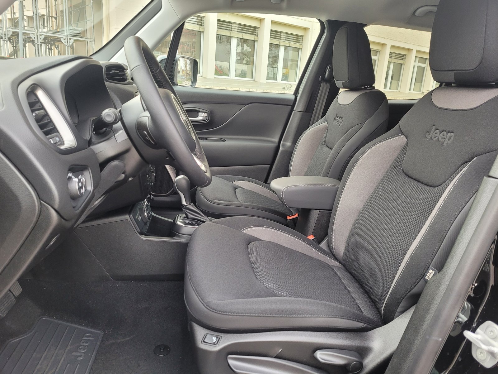 JEEP RENEGADE 4xe 1.3 190cv Swiss Limited, Full-Hybrid Petrol/Electric, Ex-demonstrator, Automatic - 5