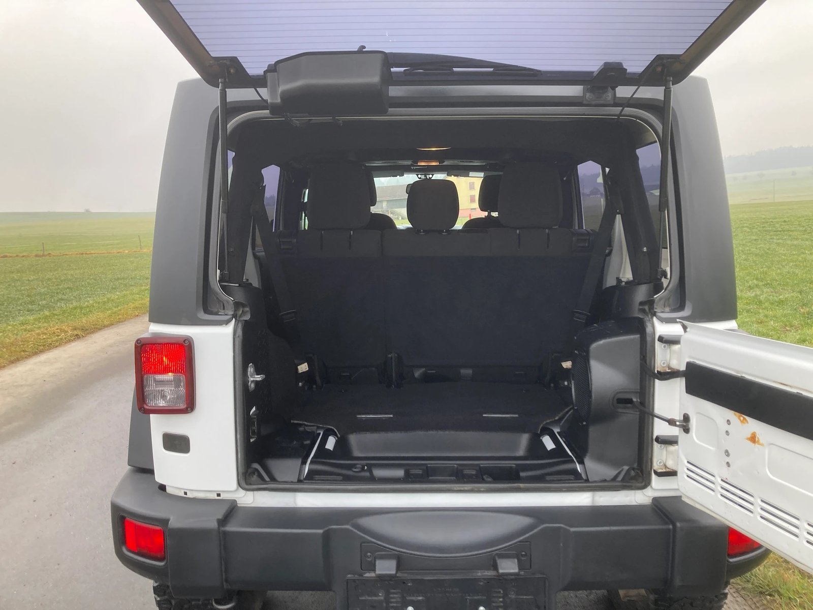 JEEP Wrangler 2.8CRD Unlimited Sport Automatic softtop, Diesel, Occasion / Utilisé, Automatique - 6