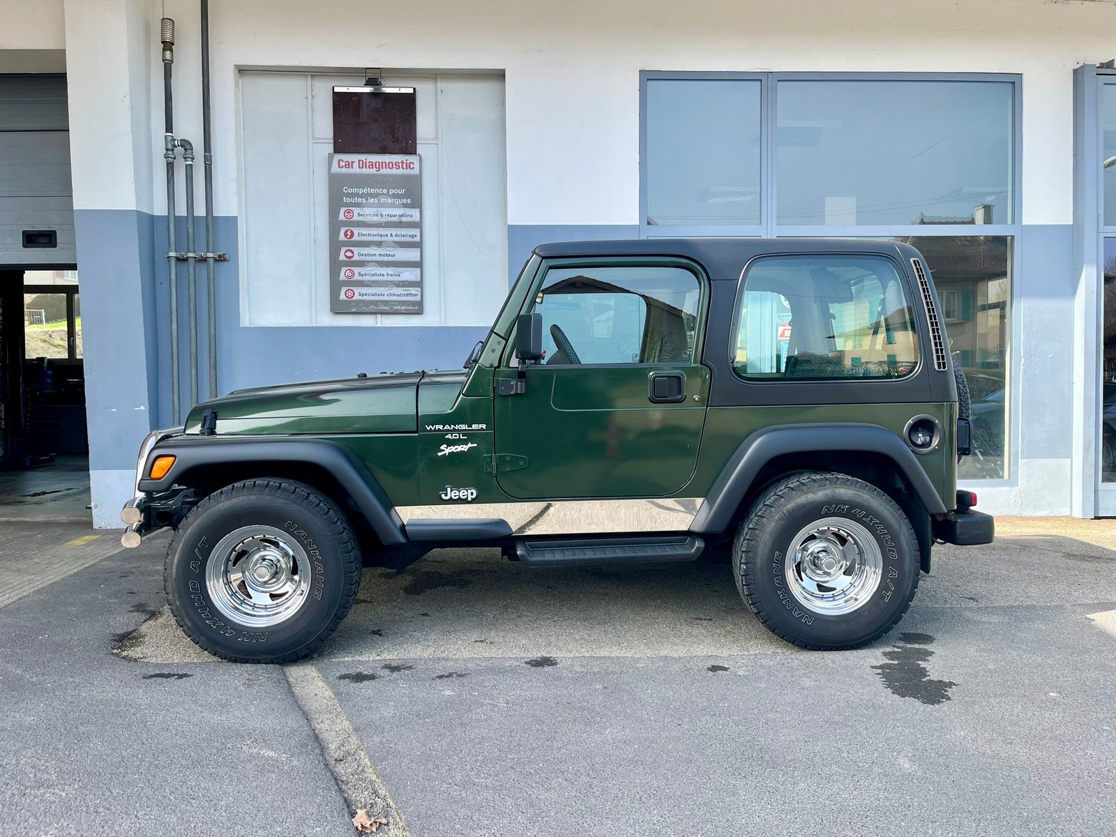 JEEP Wrangler 4.0 Sport Hardtop, Benzin, Occasion / Gebraucht, Handschaltung - 2
