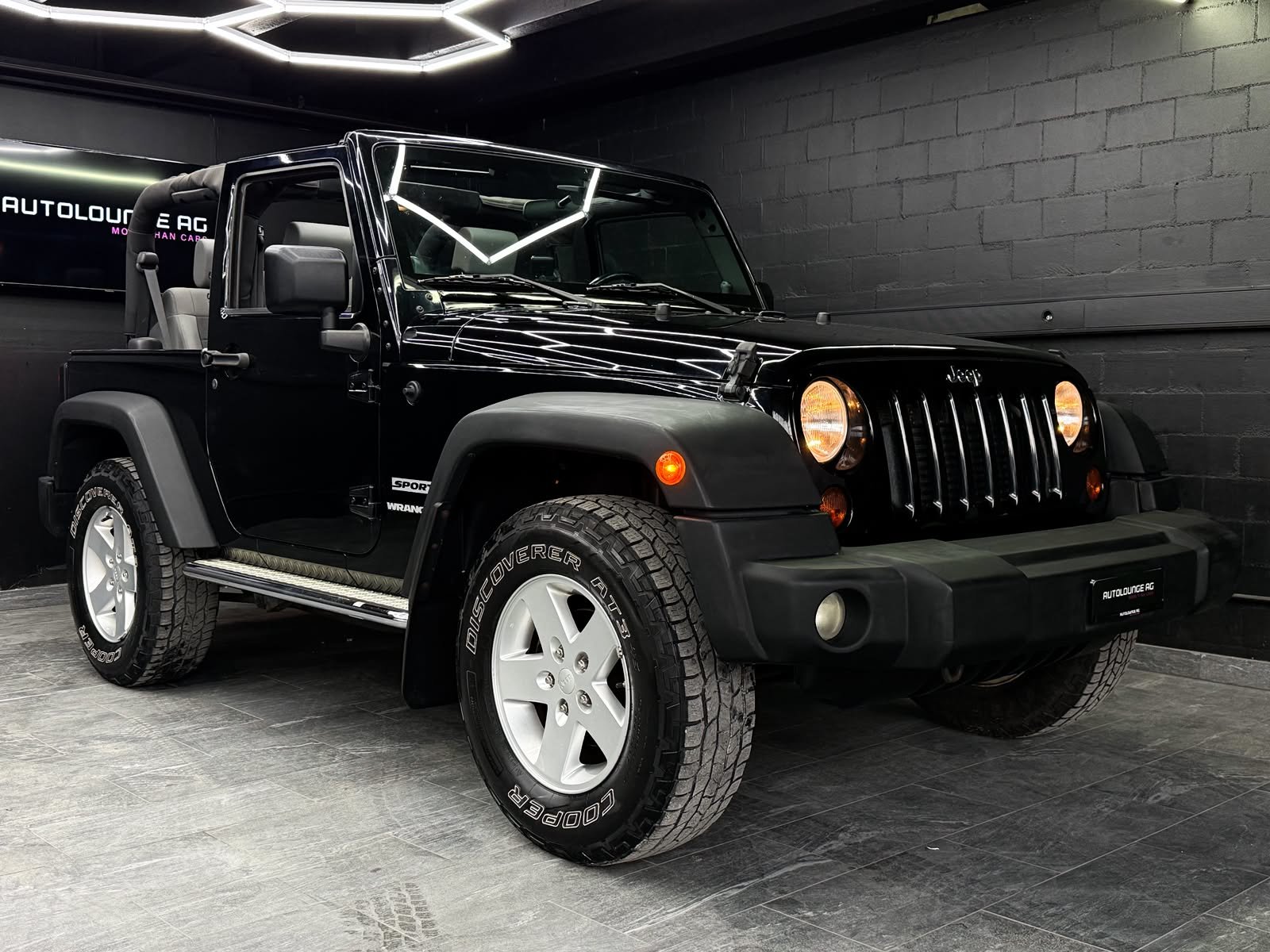 JEEP Wrangler 2.8 CRD Sport Automatic, Diesel, Occasion / Utilisé, Automatique - 2