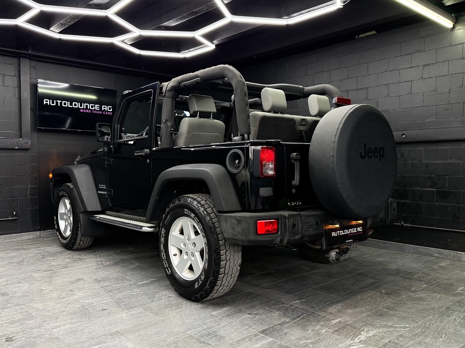 JEEP Wrangler 2.8 CRD Sport Automatic, Diesel, Occasion / Utilisé, Automatique - 7