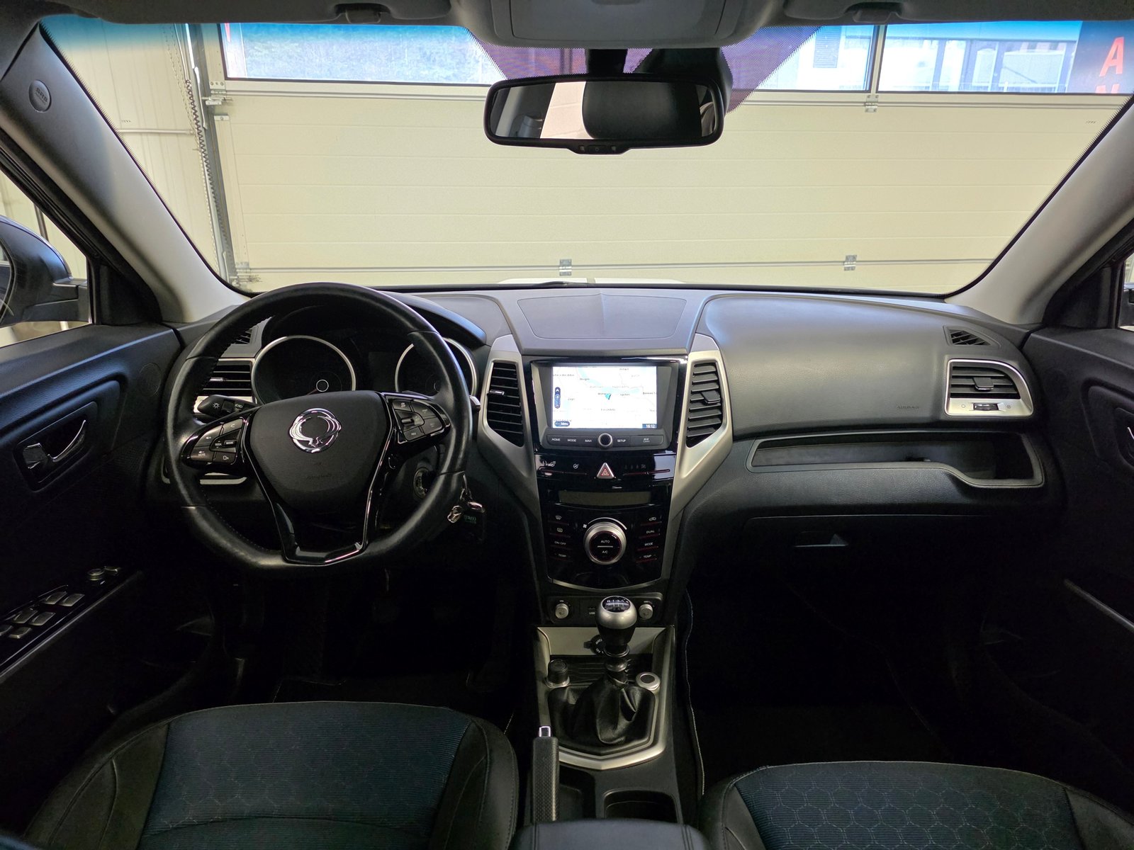 KGM-SSANGYONG Tivoli 1.6 eXDi ME Limited Edition 4WD, Diesel, Second hand / Used, Manual - 6