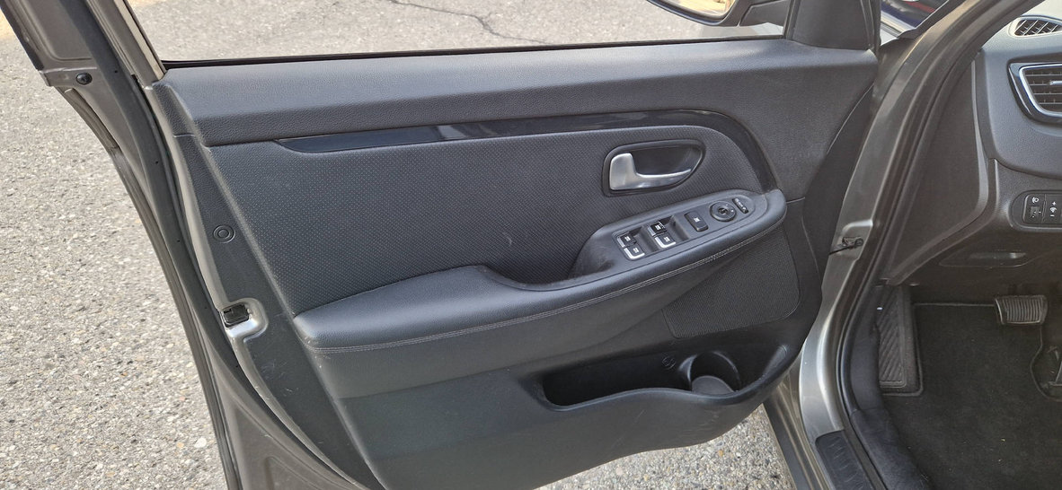 KIA Carens 1.7 CRDi Swiss Eco Edition, Diesel, Occasion / Utilisé, Automatique - 3