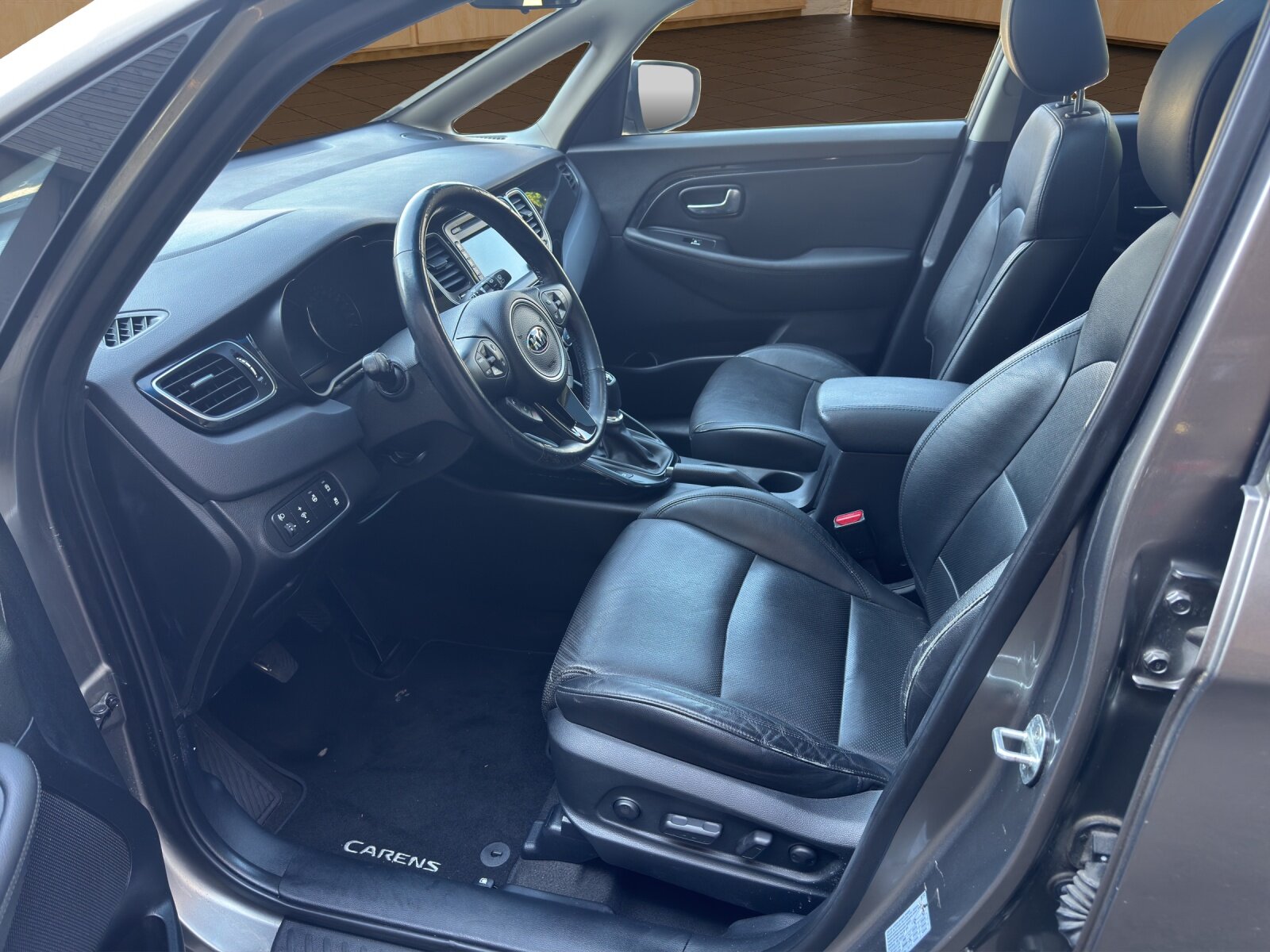 KIA Carens 1.6 GDi Swiss Eco Edition, Petrol, Second hand / Used, Manual - 7