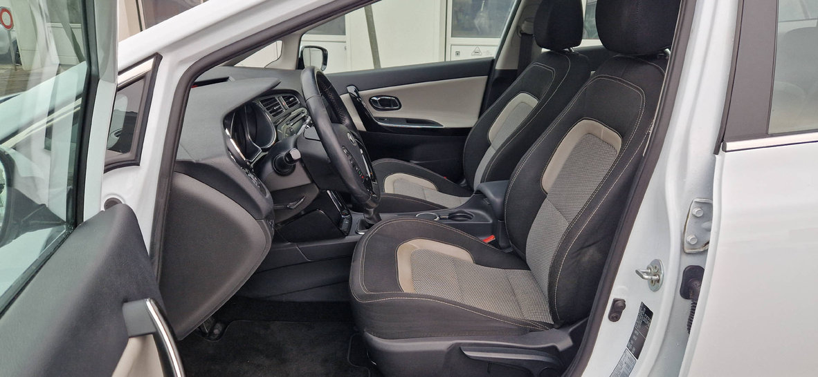 KIA Ceed Sportswagon 1.6 GDi FIFA World Cup Edition, Benzin, Occasion / Gebraucht, Handschaltung - 4