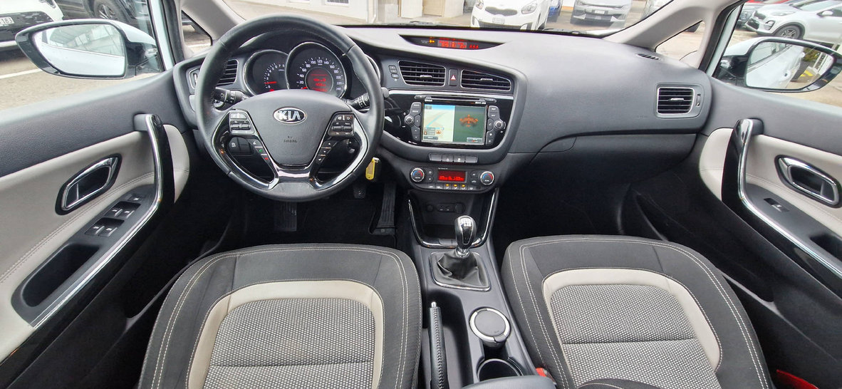 KIA Ceed Sportswagon 1.6 GDi FIFA World Cup Edition, Benzin, Occasion / Gebraucht, Handschaltung - 5