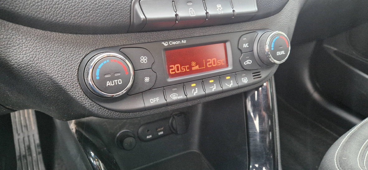 KIA Ceed Sportswagon 1.6 GDi FIFA World Cup Edition, Benzin, Occasion / Gebraucht, Handschaltung - 7