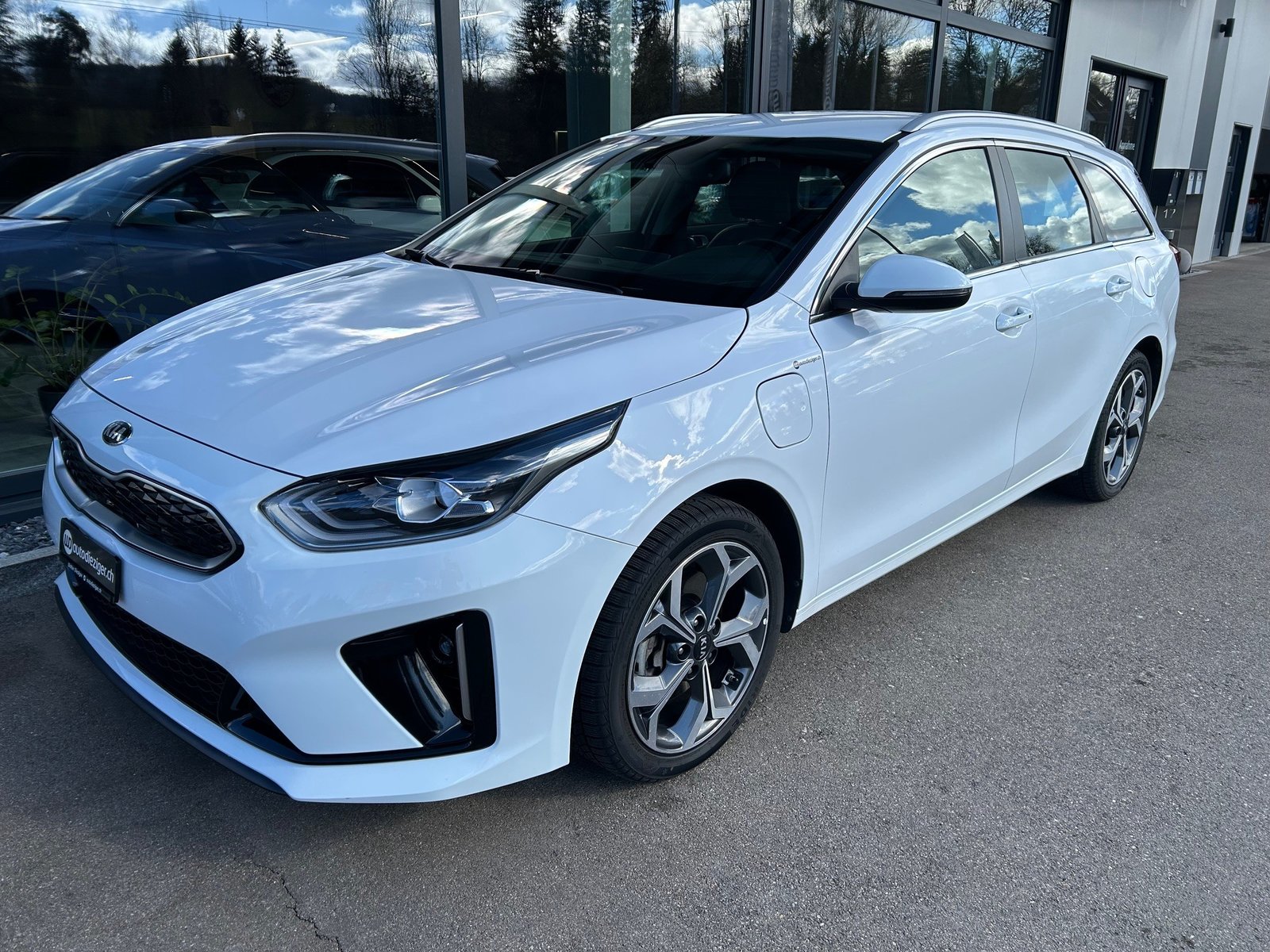KIA Ceed Sportswagon 1.6 GDi Plug-in Hybrid Trend DCT, Plug-in-Hybrid Petrol/Electric, Second hand / Used, Automatic - 3
