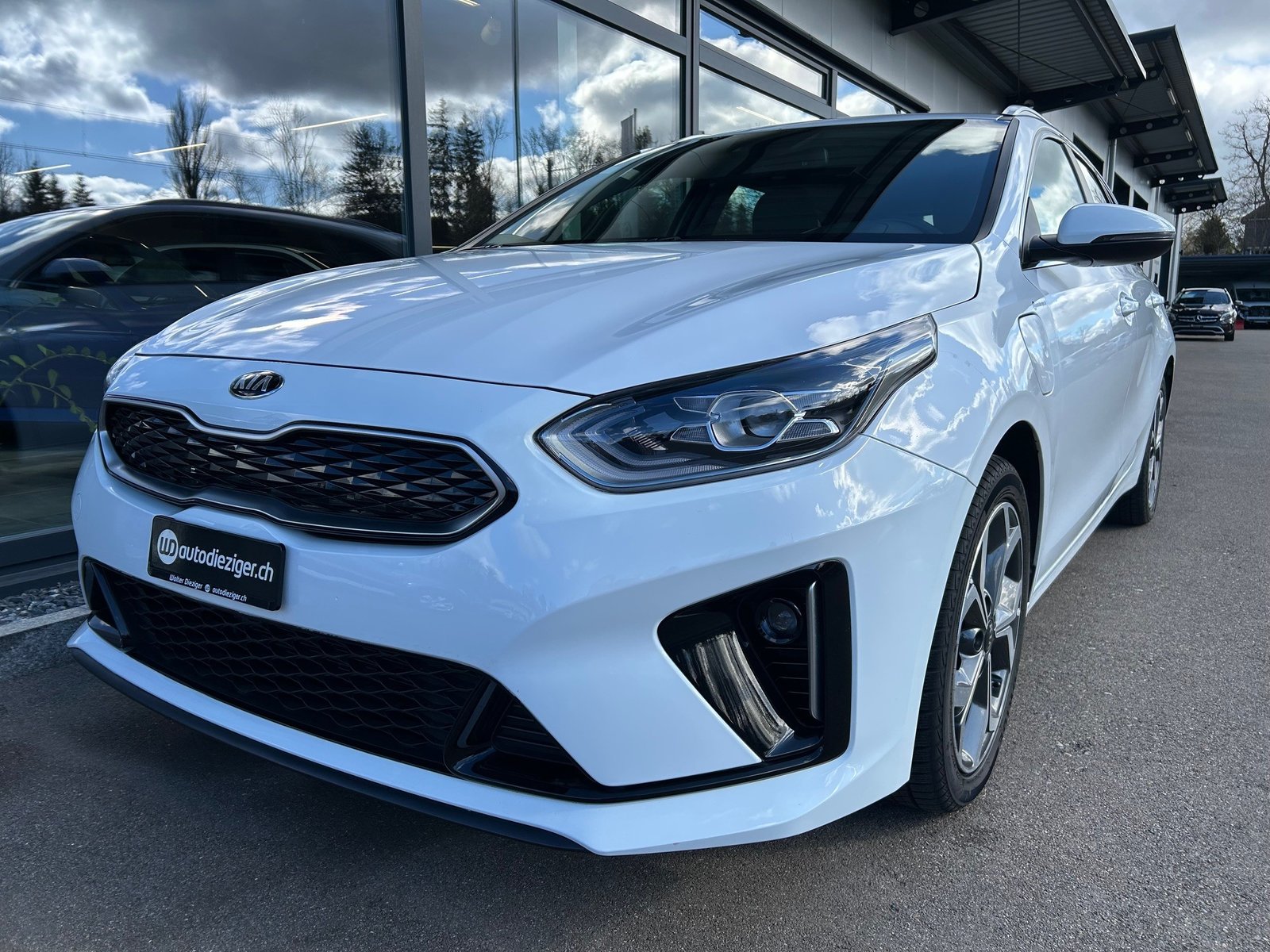 KIA Ceed Sportswagon 1.6 GDi Plug-in Hybrid Trend DCT, Plug-in-Hybrid Petrol/Electric, Second hand / Used, Automatic - 4