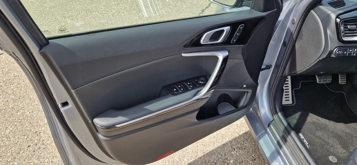 KIA Ceed SW 1.5 T-GDi MHEV GT-Line, Mild-Hybrid Benzin/Elektro, Occasion / Gebraucht, Automatik - 3