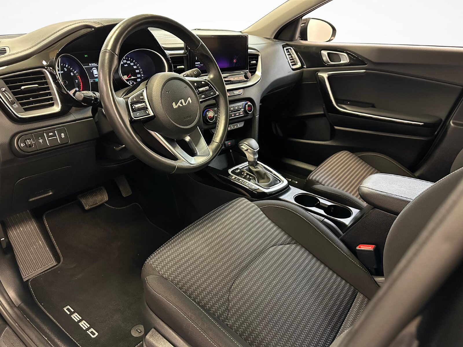 KIA Ceed SW 1.5 T-GDi MHEV Power, Mild-Hybrid Petrol/Electric, Second hand / Used, Automatic - 4