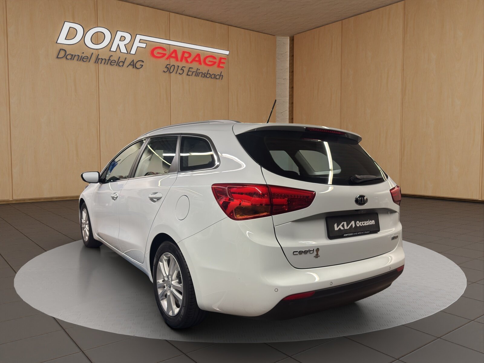KIA Cee'd Sportswagon 1.6 GDi FIFA World Cup Edition, Benzin, Occasion, Handschaltung - 2