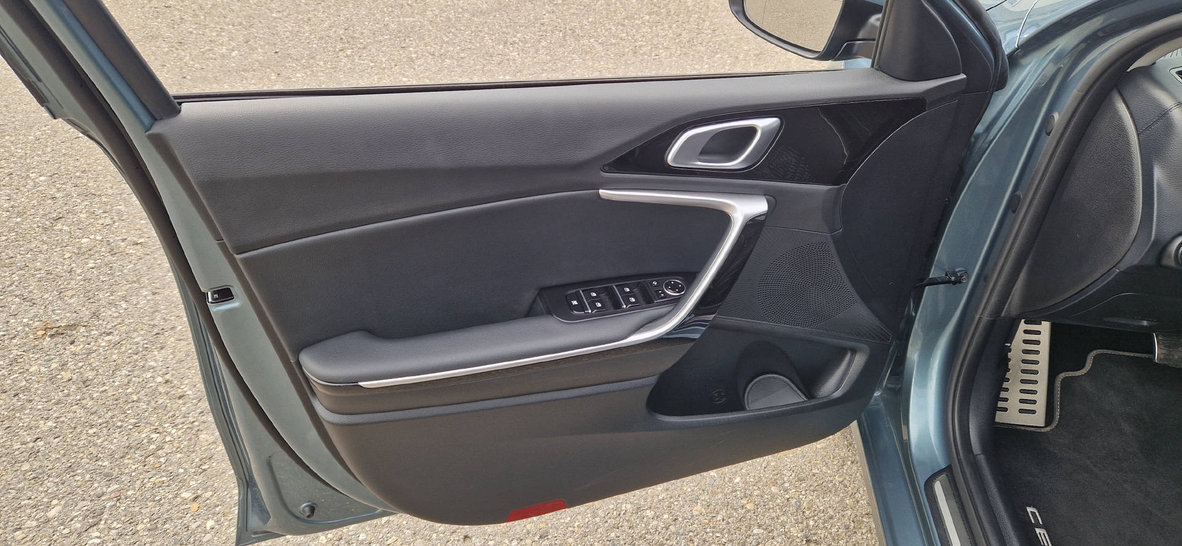 KIA Ceed SW 1.6 GDi Plug-in Hybrid Style, Hybride Rechargeable Essence/Électricité, Voiture de démonstration, Automatique - 3