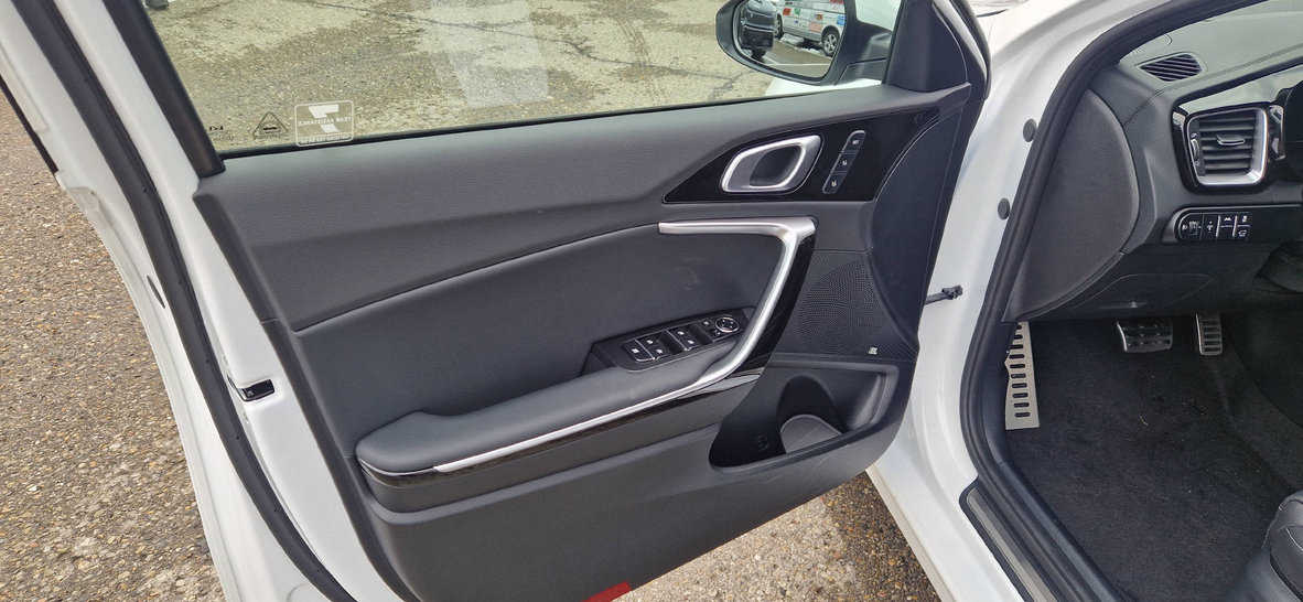 KIA Ceed SW 1.5 T-GDi MHEV GT-Line, Mild-Hybrid Benzin/Elektro, Vorführwagen, Automatik - 3