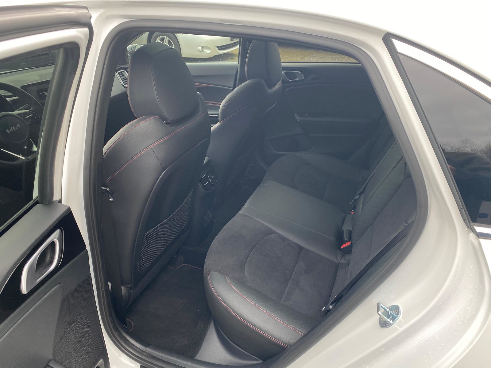 KIA Ceed 1.6 T-GDi GT, Benzin, Occasion / Gebraucht, Automatik - 6
