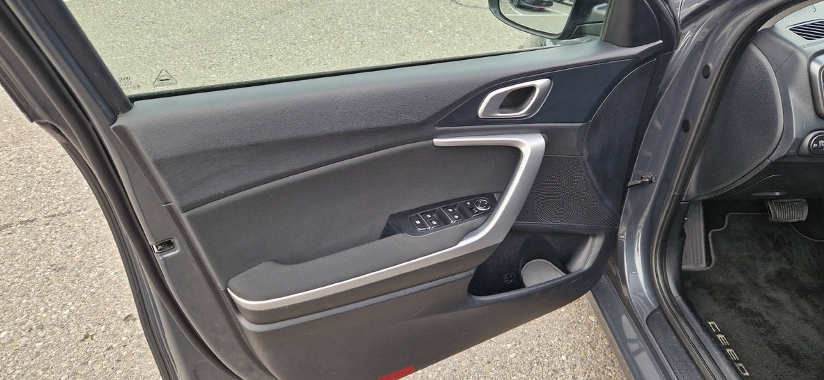 KIA Ceed 1.4 T-GDi Power 25+, Benzin, Occasion / Gebraucht, Automatik - 3