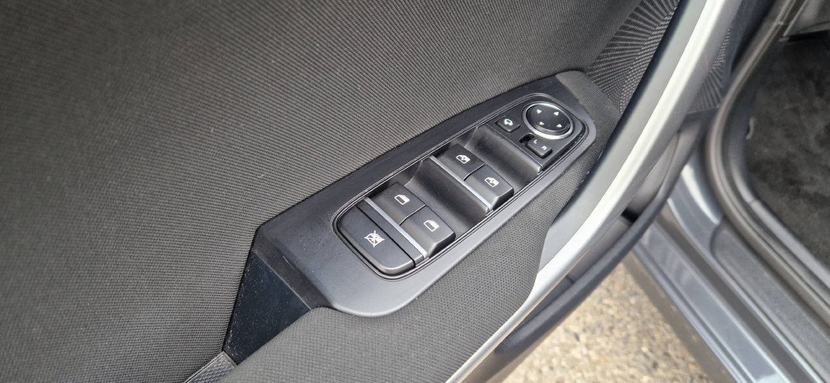 KIA Ceed 1.4 T-GDi Power 25+, Benzin, Occasion / Gebraucht, Automatik - 4