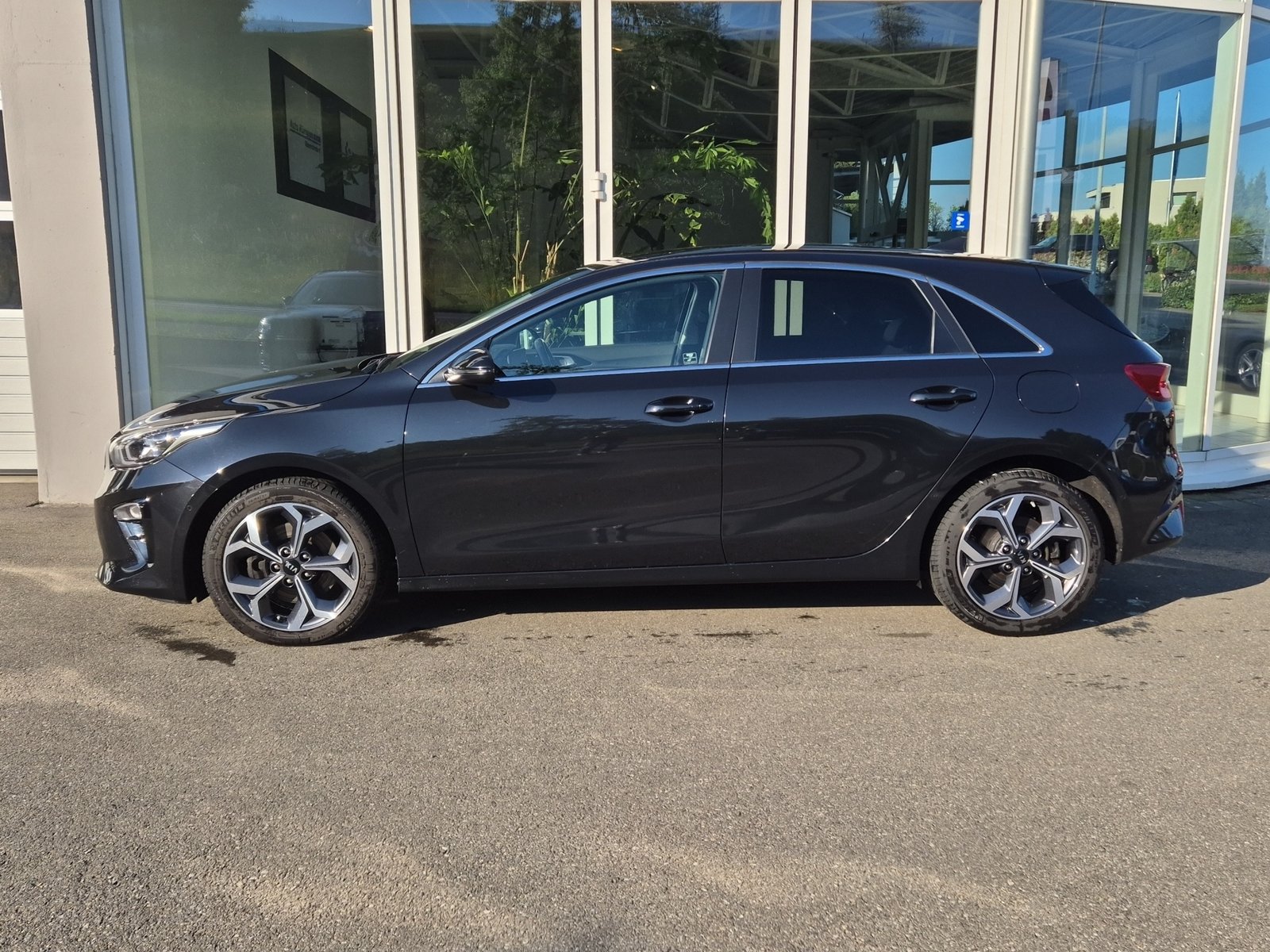 KIA Ceed 1.5 T-GDi MHEV Style DCT, Mild-Hybrid Benzin/Elektro, Occasion / Gebraucht, Automatik - 3