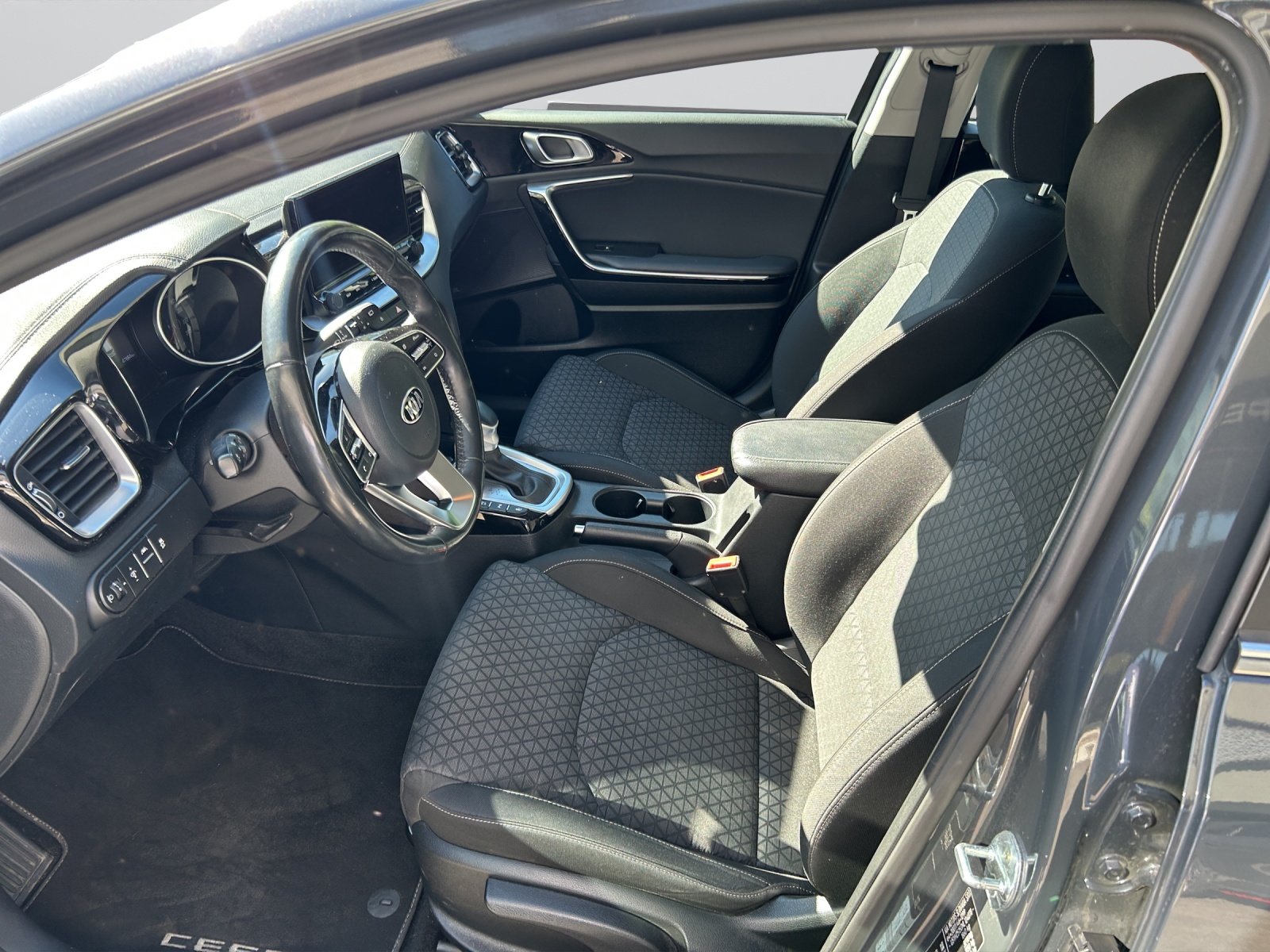 KIA Ceed 1.5T-GDi MHEV PowDCT, Hybride Intégral Essence/Électricité, Occasion / Utilisé, Automatique - 5