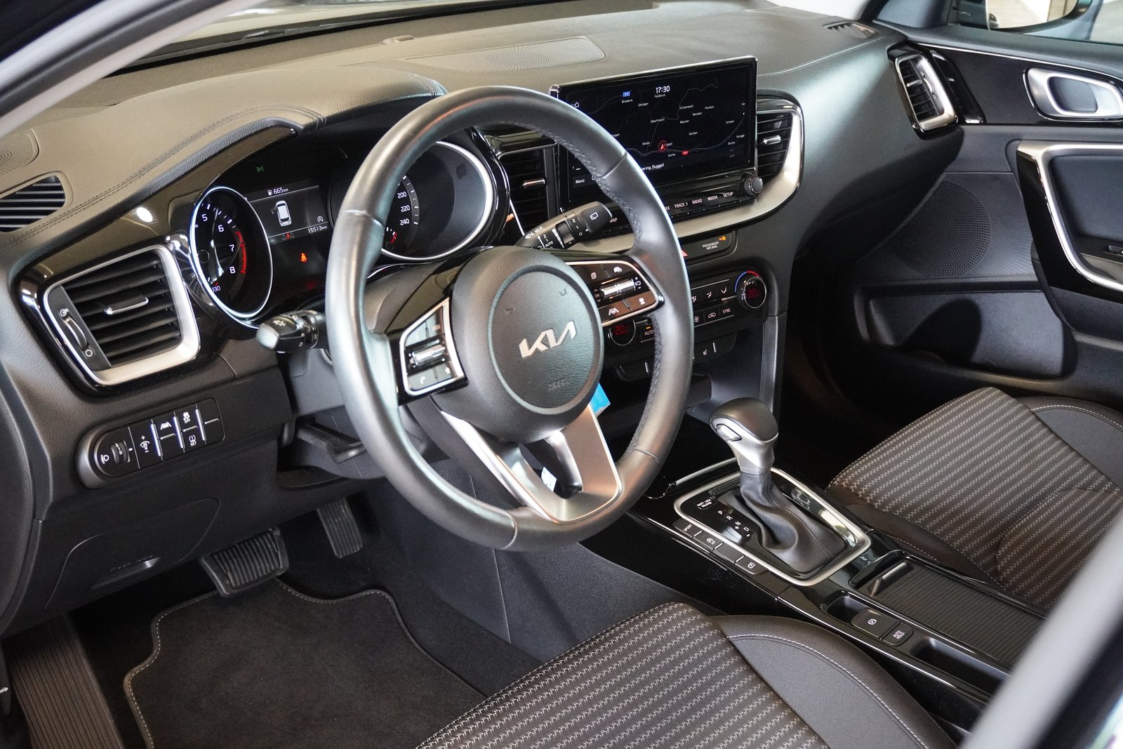 KIA Ceed 1.5 T-GDi Power DCT, Benzin, Occasion / Gebraucht, Automatik - 7