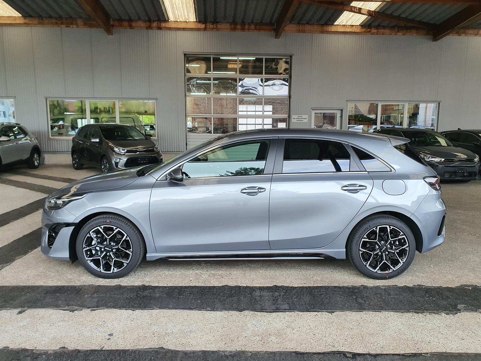 KIA Ceed 1.5 T-GDi MHEV GT-Line, Mild-Hybrid Benzin/Elektro, Occasion / Gebraucht, Automatik - 2
