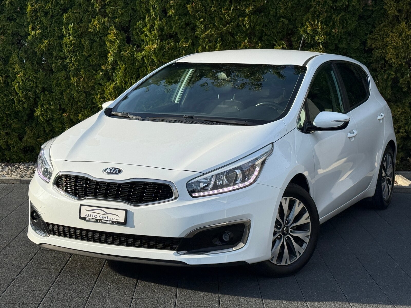 KIA Cee'd 1.0 T-GDi Swiss Champion / ab MFK, Petrol, Second hand / Used, Manual - 3