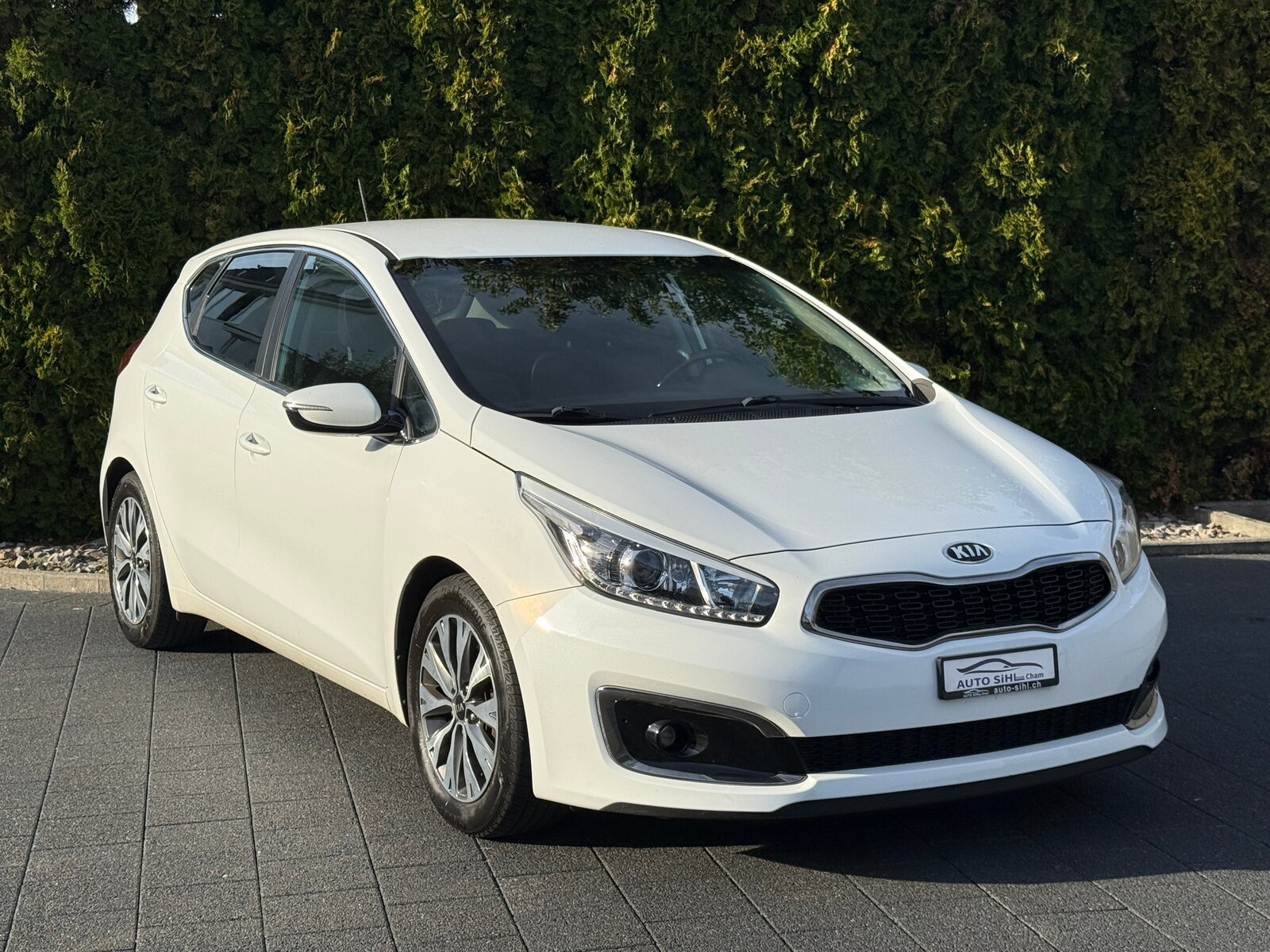 KIA Cee'd 1.0 T-GDi Swiss Champion / ab MFK, Petrol, Second hand / Used, Manual - 6