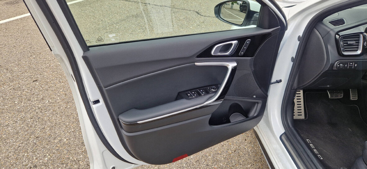KIA Ceed 1.5 T-GDi GT-Line Edition, Petrol, Second hand / Used, Automatic - 3