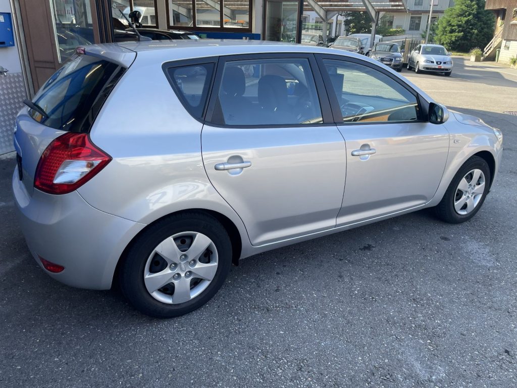 KIA CEED 1.6 CVVT Trend, Petrol, Second hand / Used, Automatic - 3