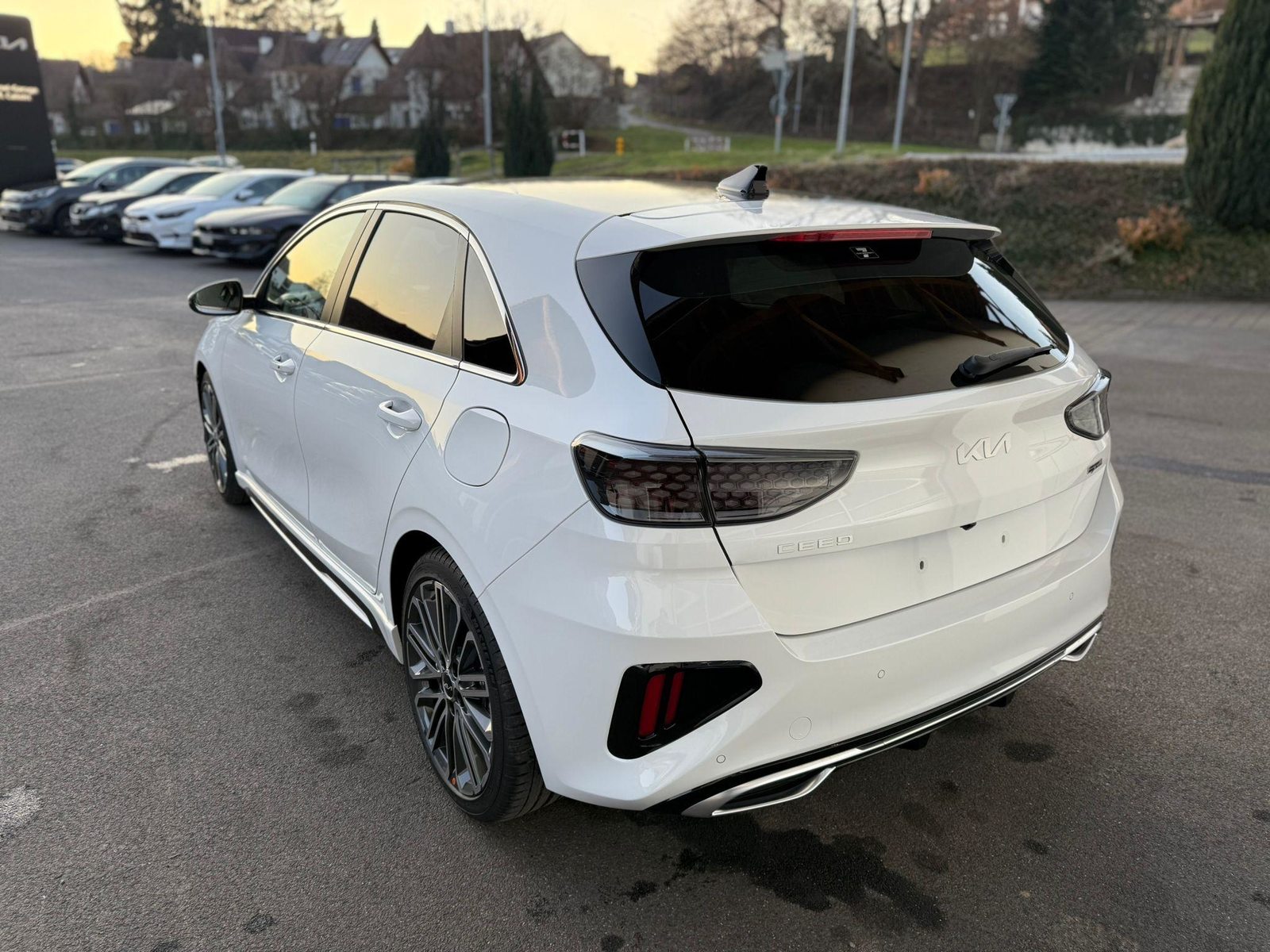 KIA Ceed 1.5 T-GDi GT-Line Edition, Petrol, Ex-demonstrator, Automatic - 4