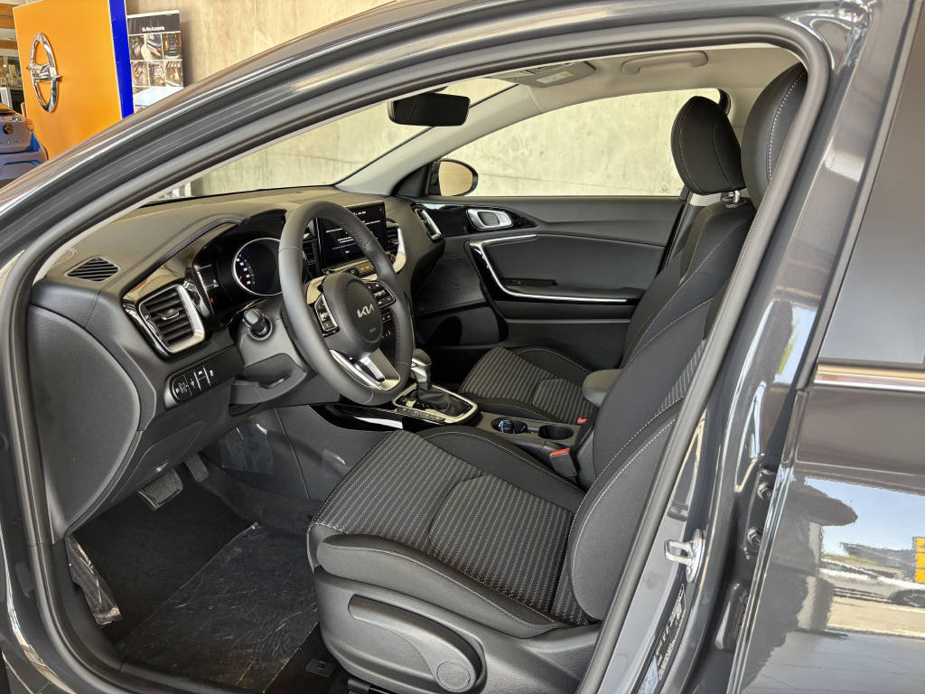 KIA Ceed Power+ MHEV 1.5T-GDi, Mild-Hybrid Benzin/Elektro, Vorführwagen, Automatik - 6